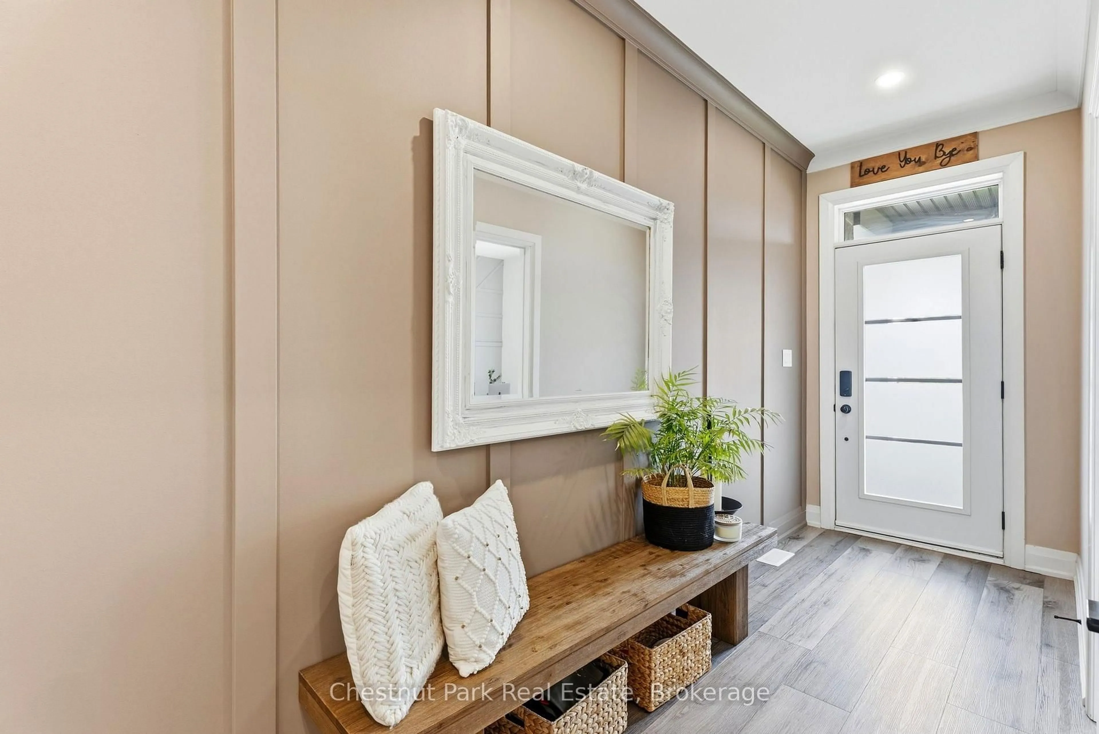 Indoor entryway for 53 Jack St, Huntsville Ontario P1H 0G4