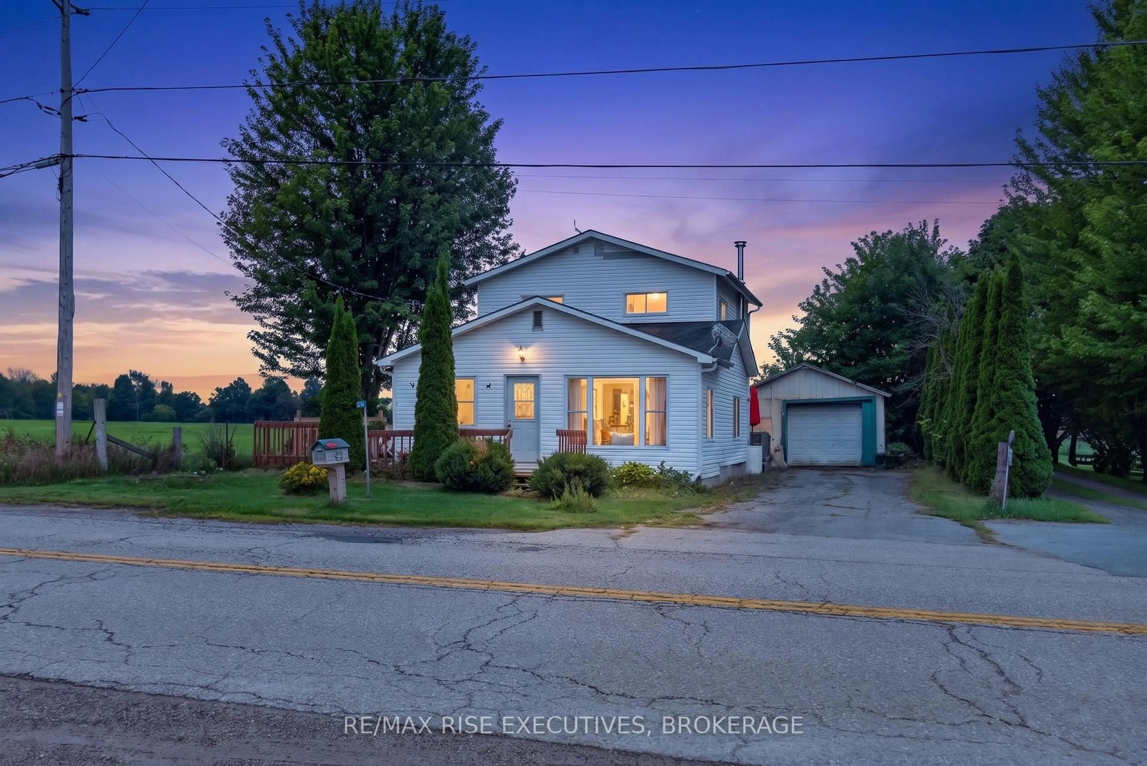 A pic from outside/outdoor area/front of a property/back of a property/a pic from drone, street for 463 Station Rd, Front of Leeds & Seeleys Bay Ontario K7G 2V3