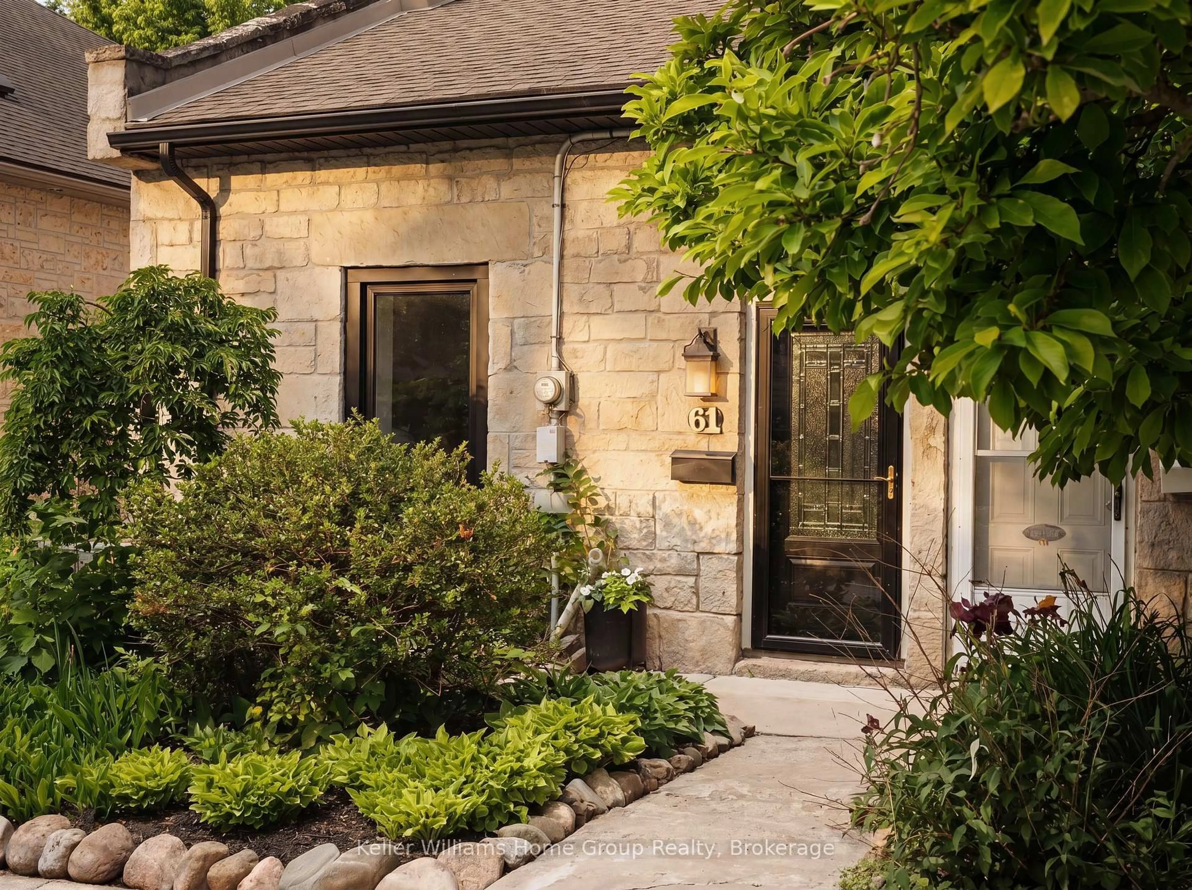 Indoor entryway for 61 Essex St, Guelph Ontario N1H 3K9