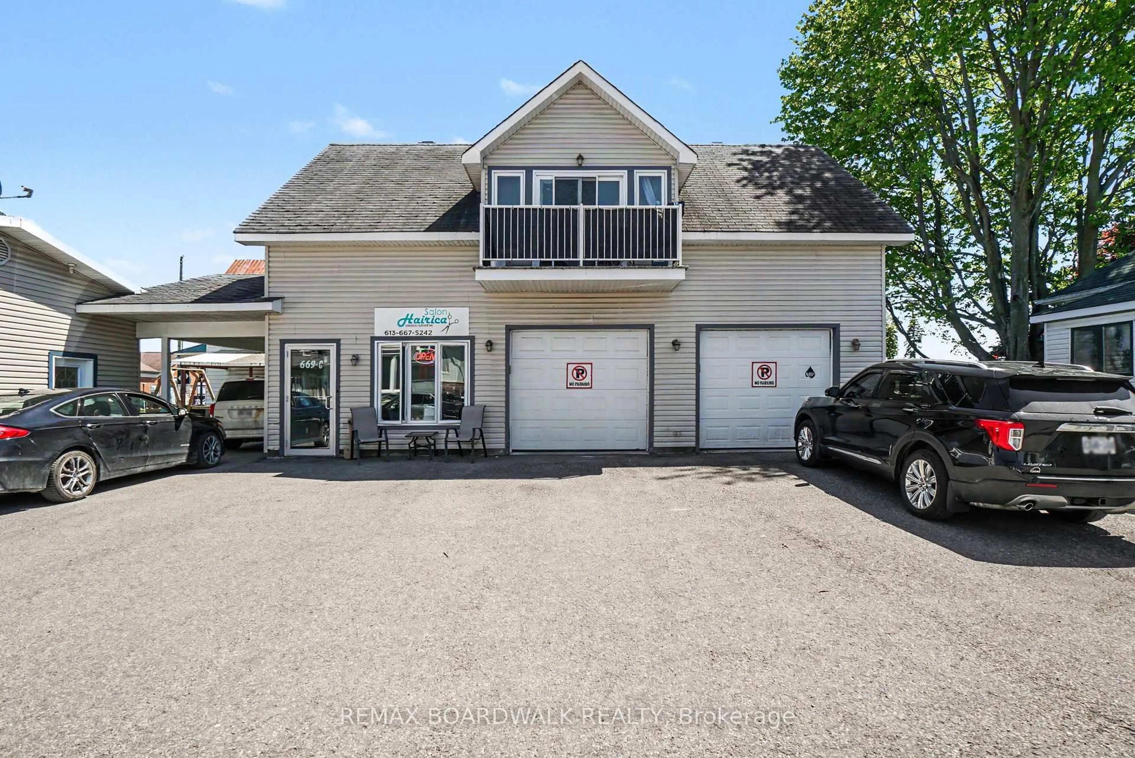 Indoor garage for 683 Principale St, Casselman Ontario K0A 1M0