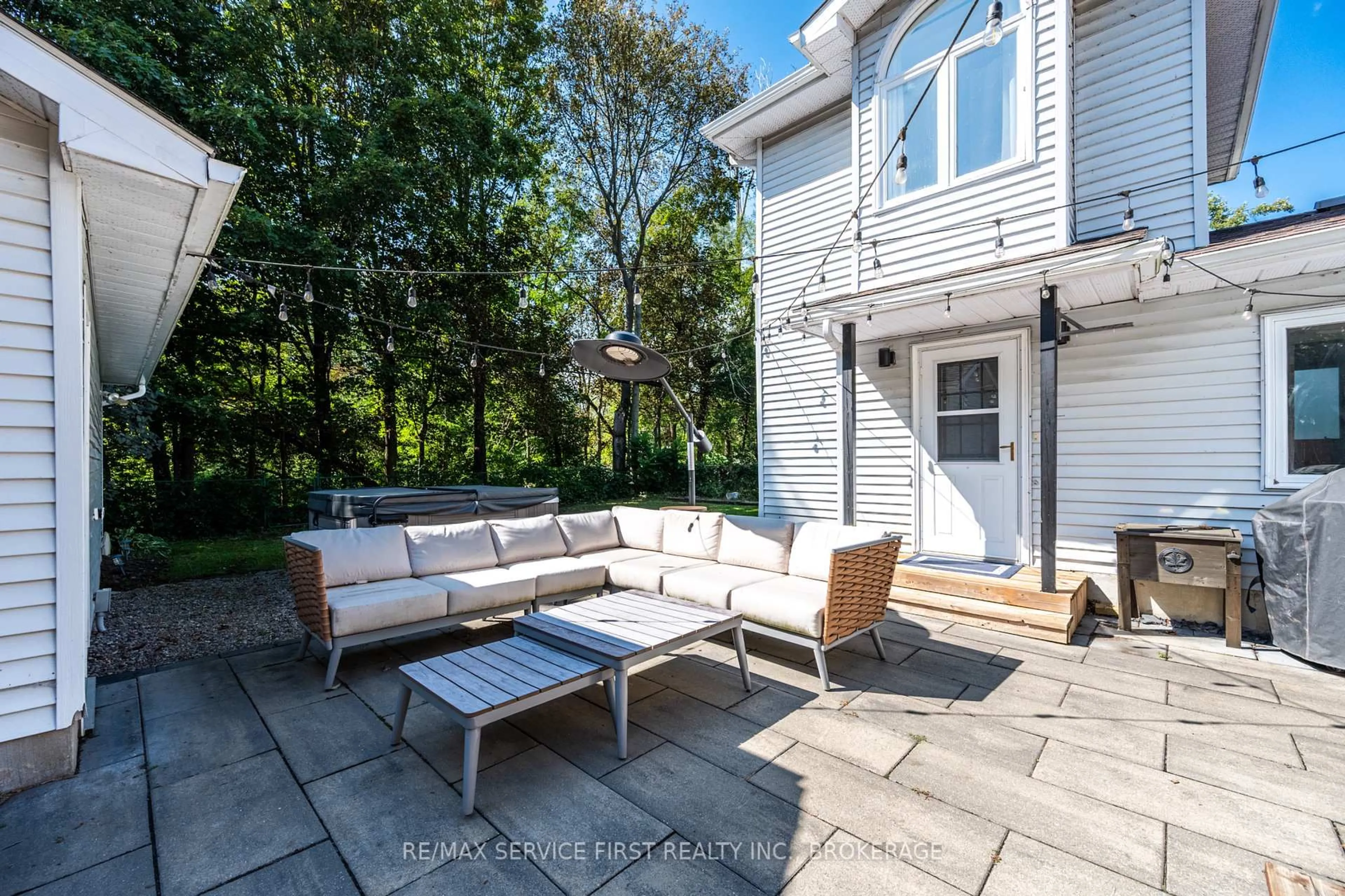 Patio, street for 447 McEwen Dr, Kingston Ontario K7M 3W6