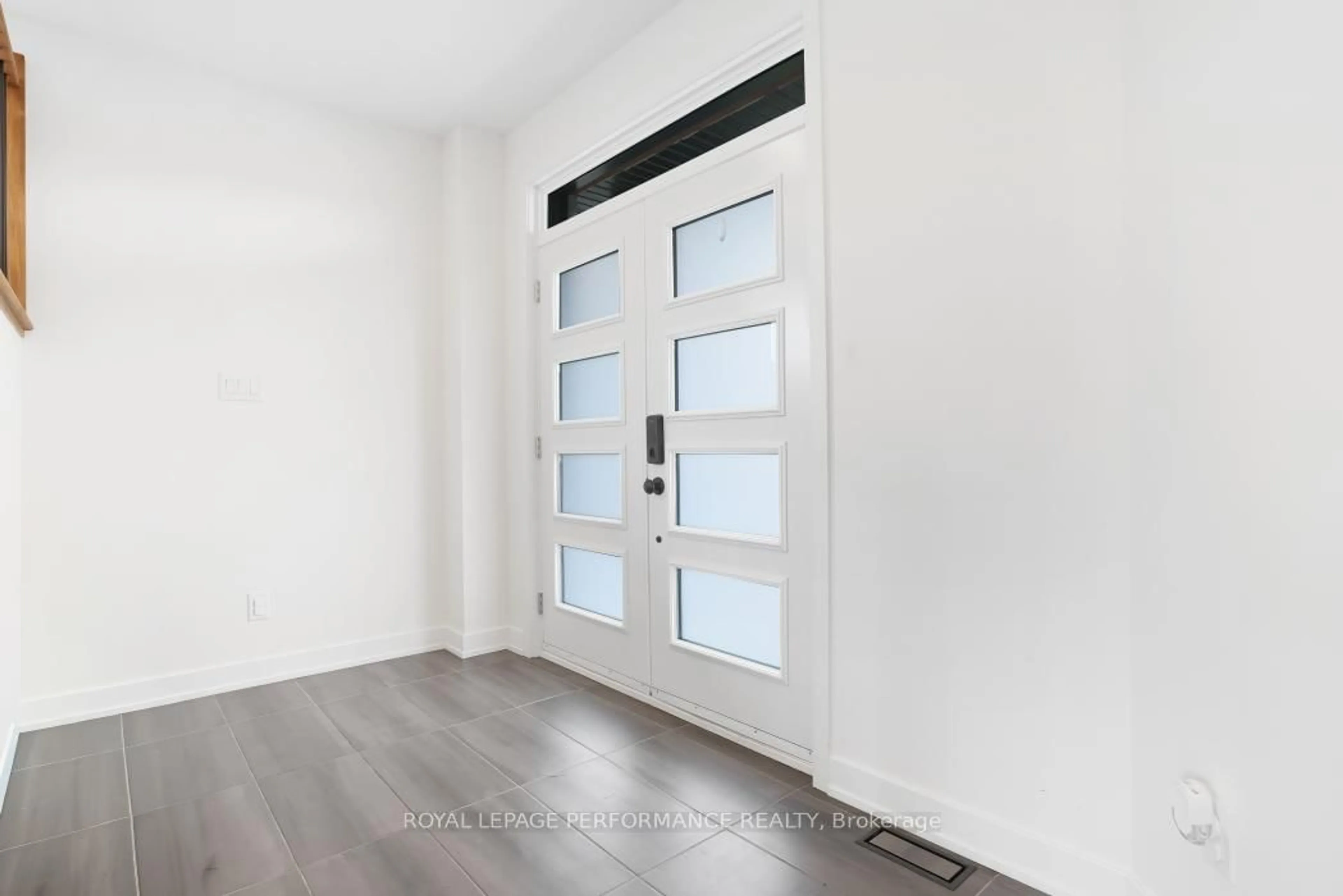 Indoor entryway for 541 Barrage St, Casselman Ontario K0A 1M0