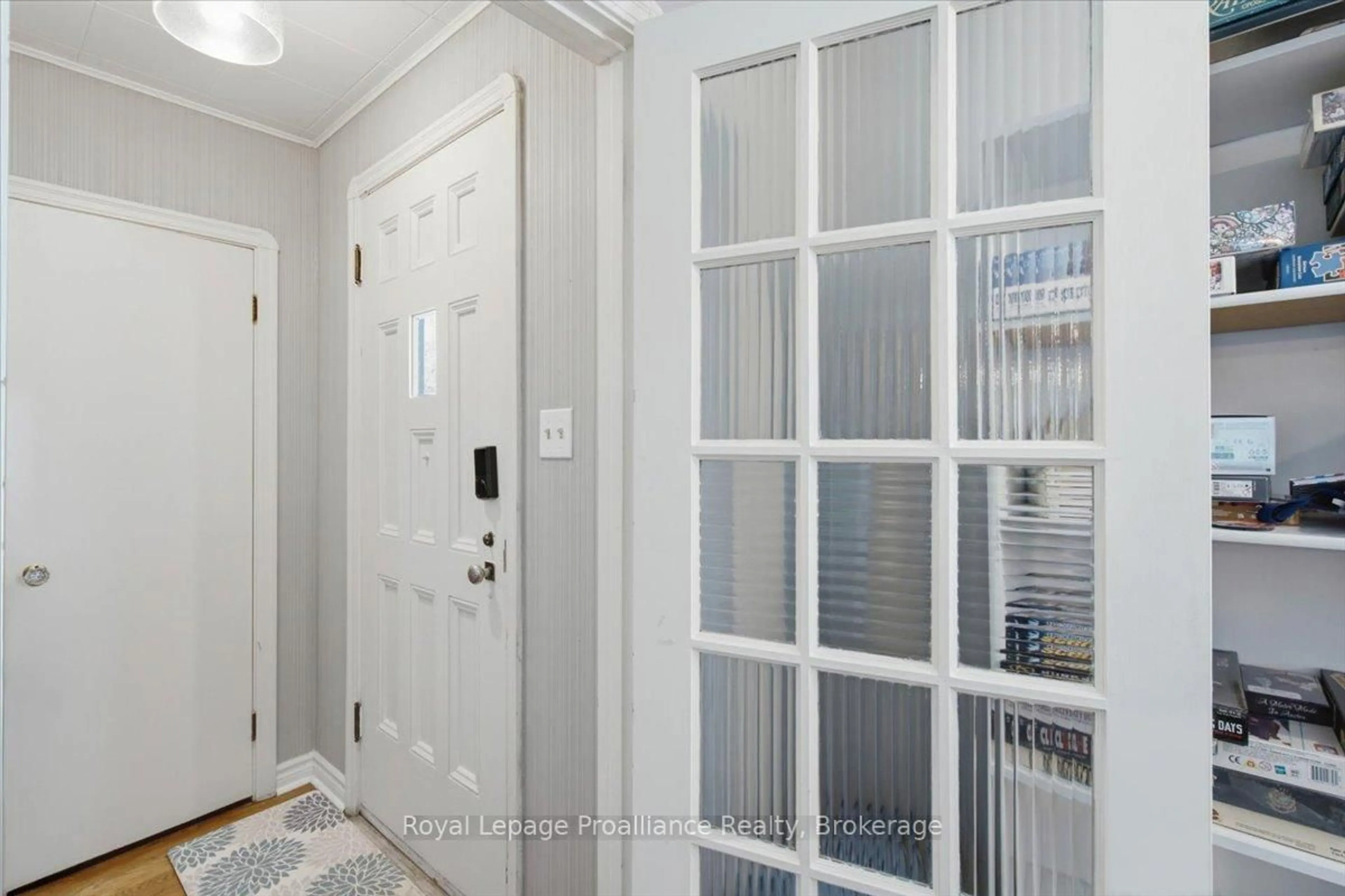 Indoor entryway for 337 Bridge St, Belleville Ontario K8N 1P5