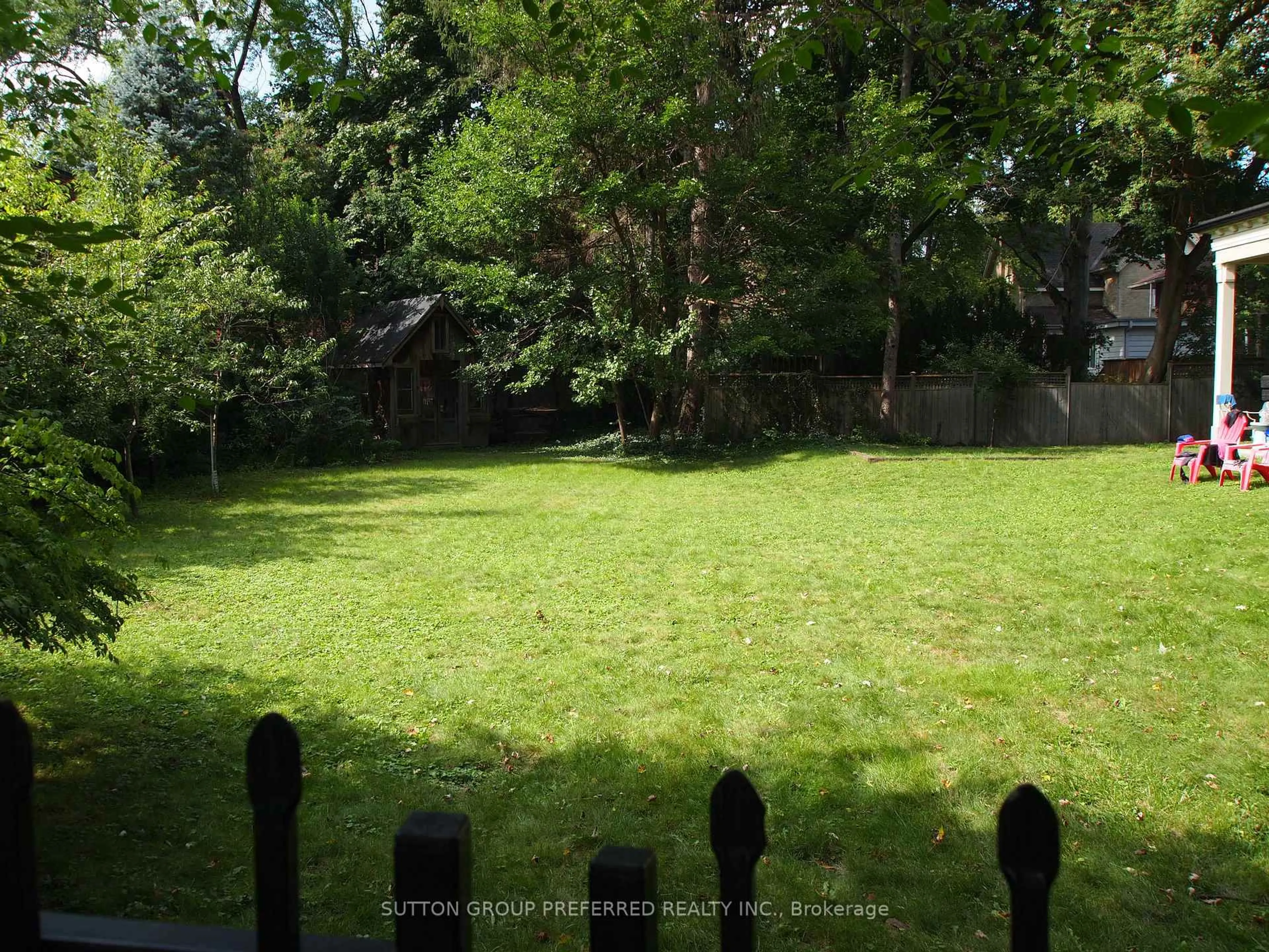 A pic from outside/outdoor area/front of a property/back of a property/a pic from drone, forest/trees view for 1185 Richmond St, London East Ontario N6A 3L3