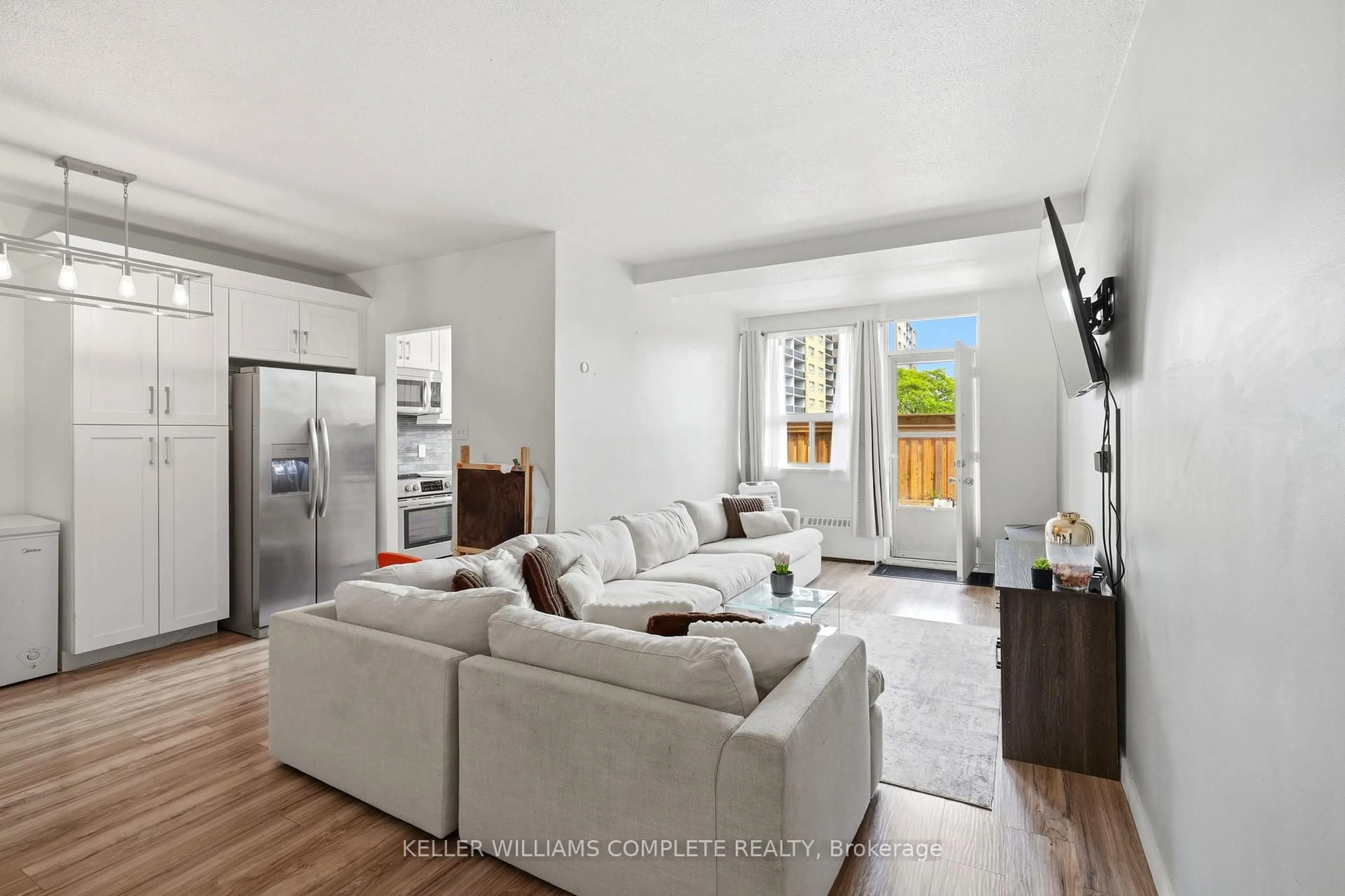 Living room with furniture, unknown for 15 Nicklaus Dr #17, Hamilton Ontario L8K 5J5