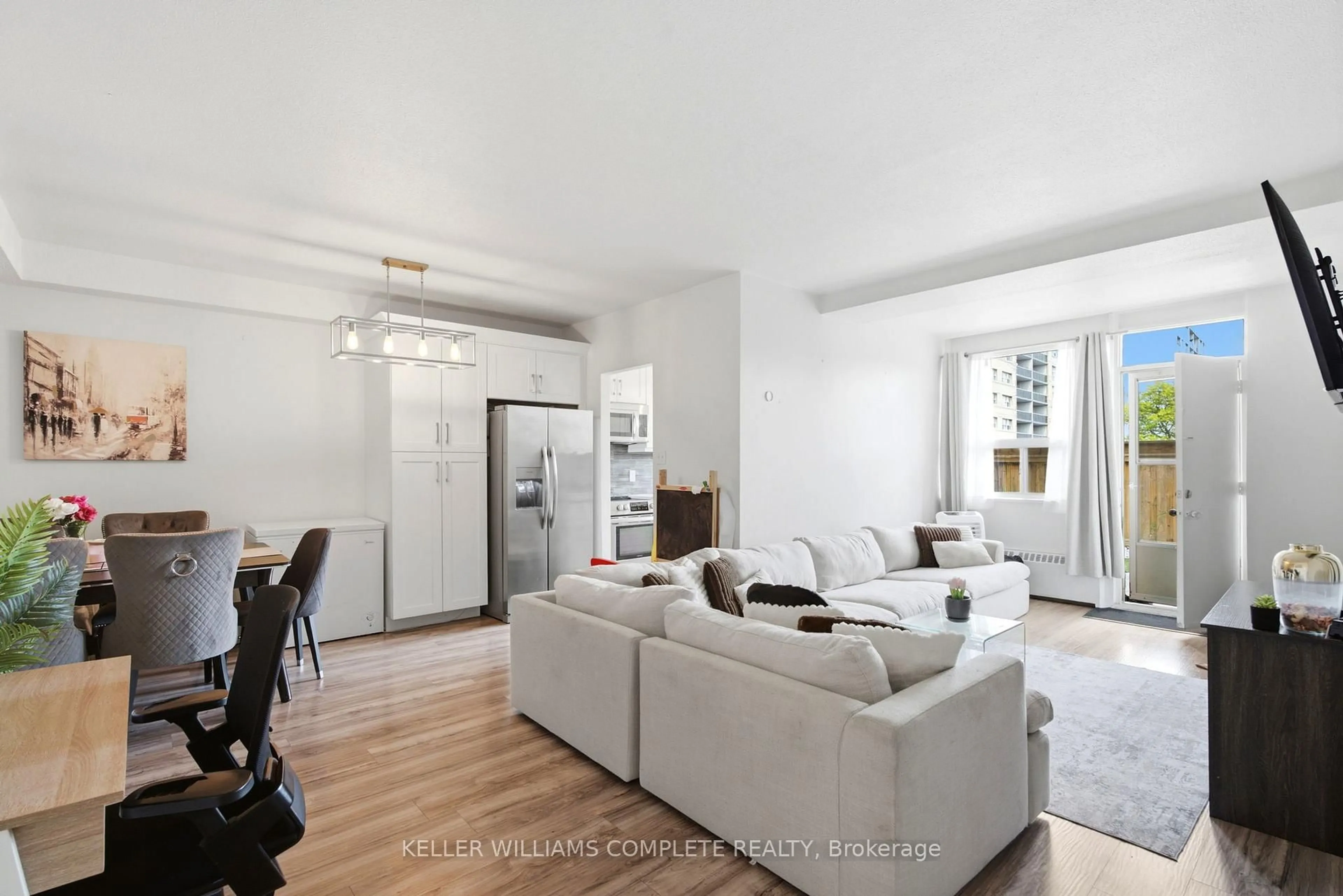 Living room with furniture, unknown for 15 Nicklaus Dr #17, Hamilton Ontario L8K 5J5