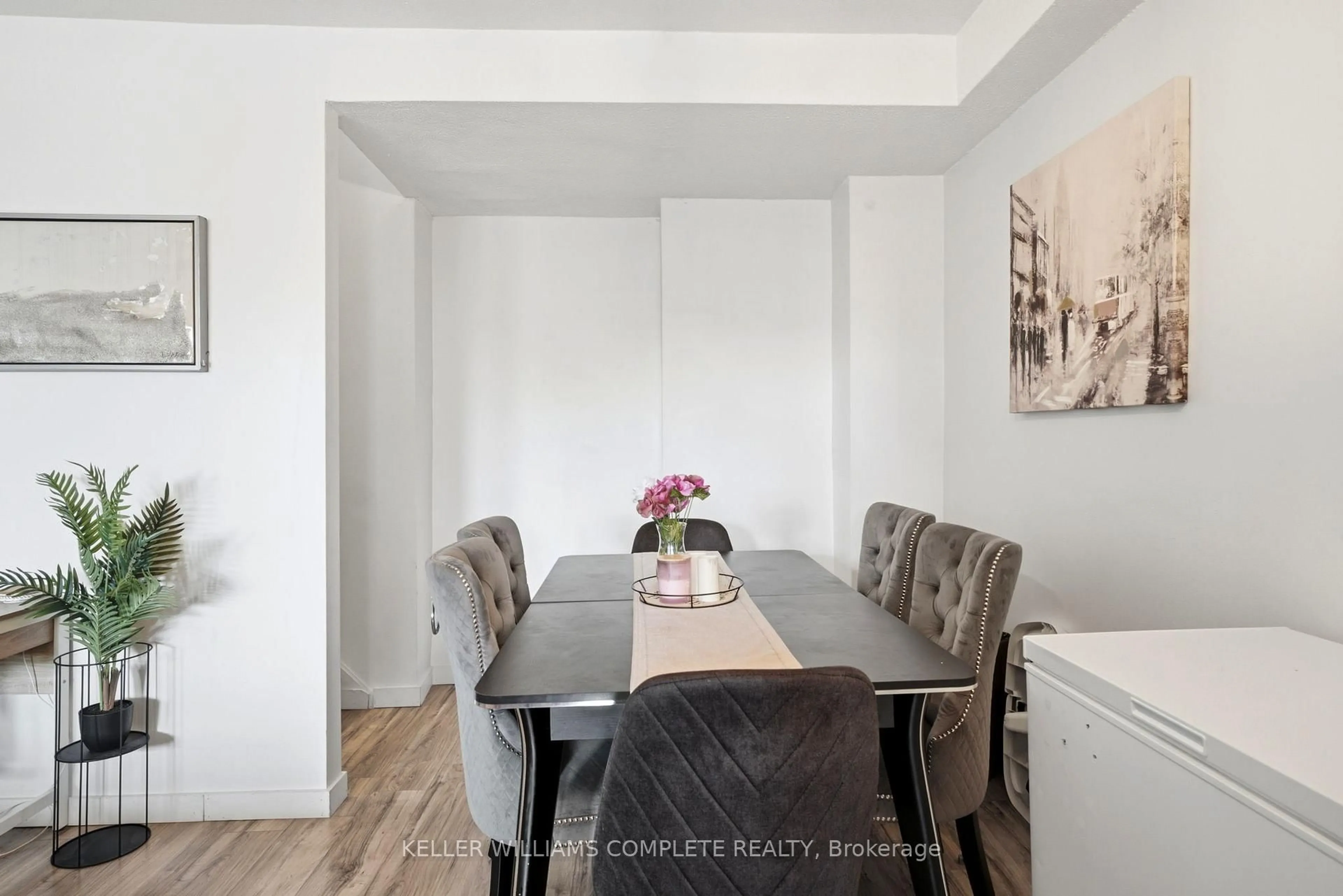 Dining room, wood/laminate floor for 15 Nicklaus Dr #17, Hamilton Ontario L8K 5J5