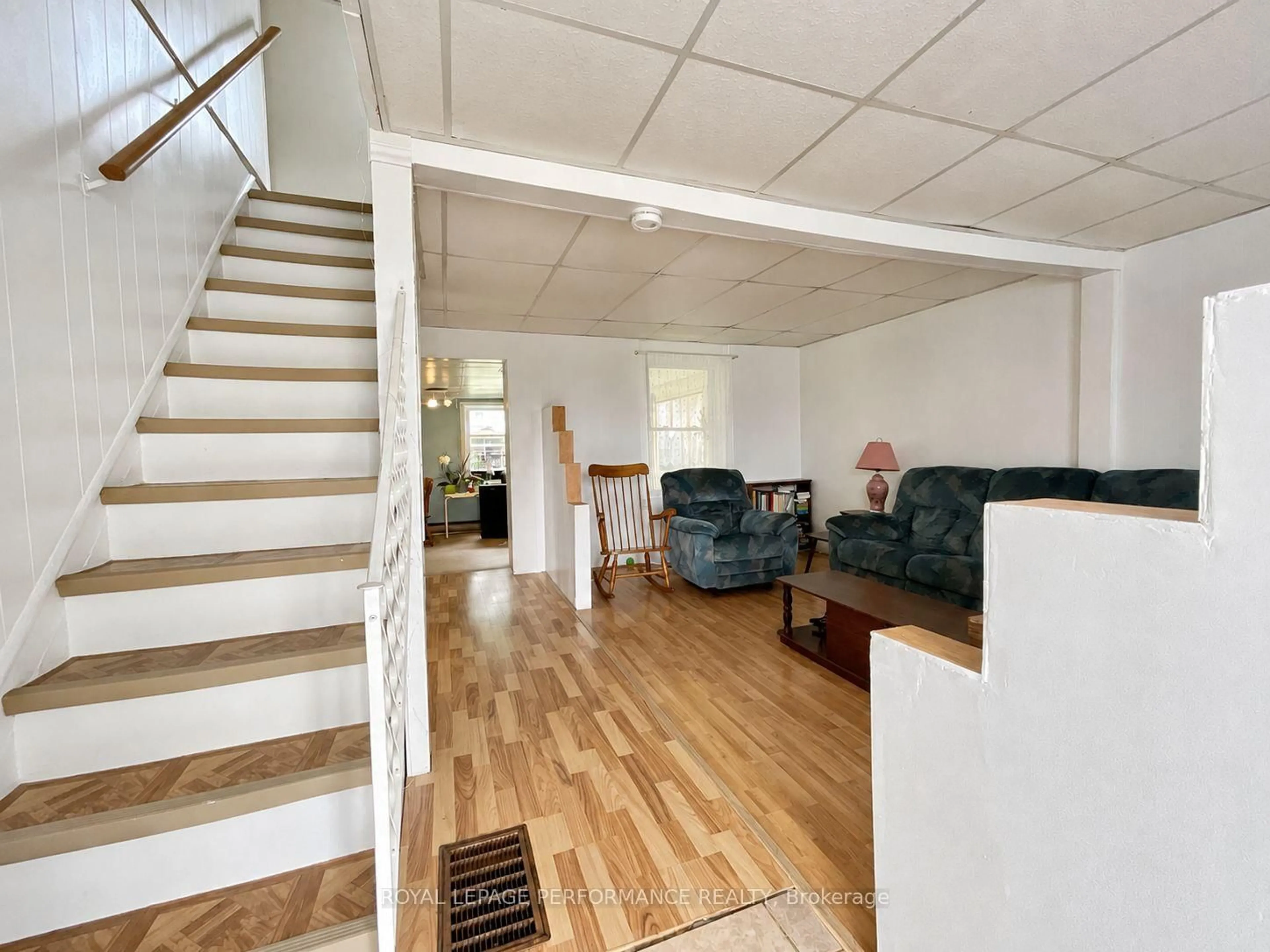 Unknown for 232 Regent St, Hawkesbury Ontario K6A 1E9