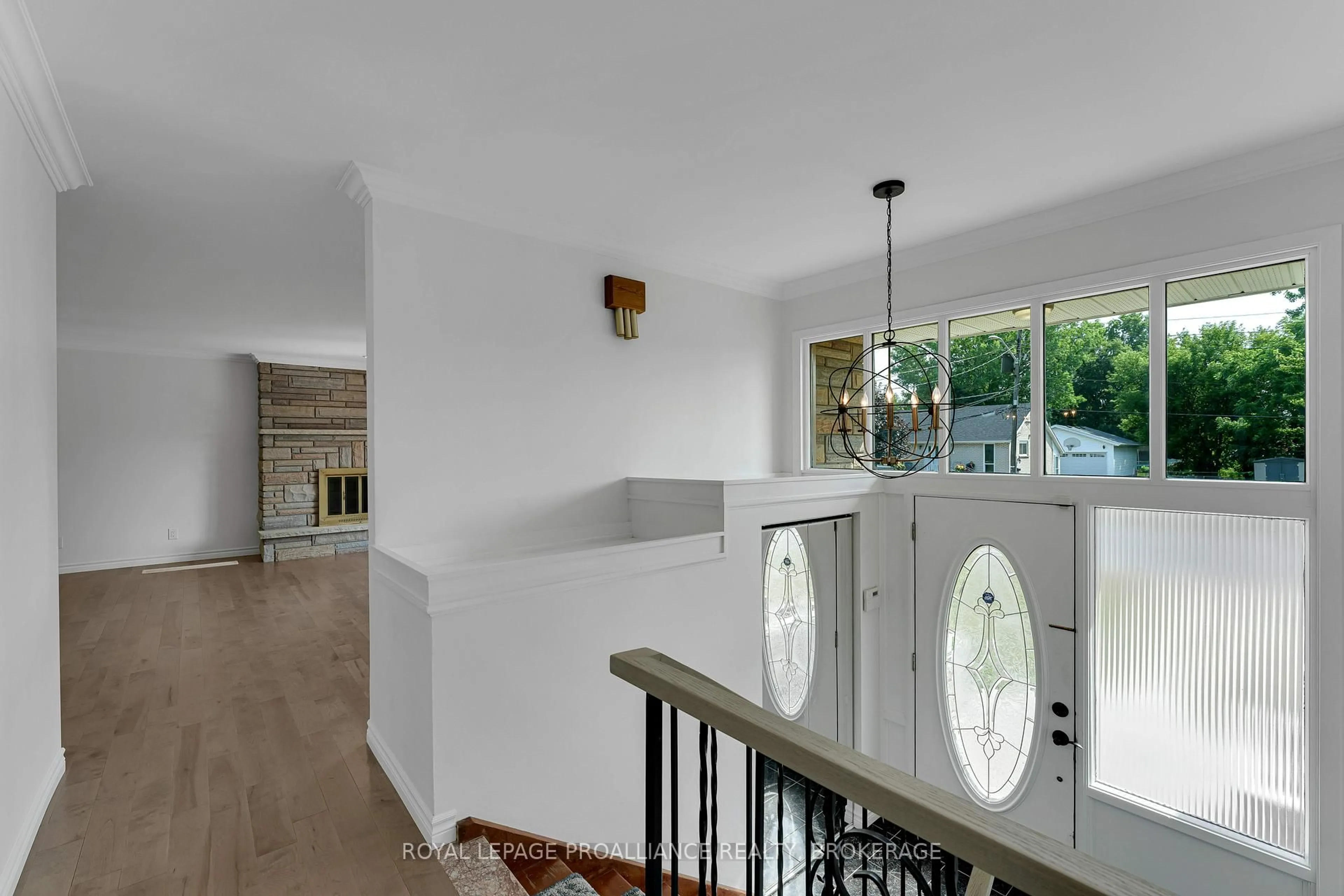 Indoor foyer for 14 Baker St, Kingston Ontario K7K 4Z3