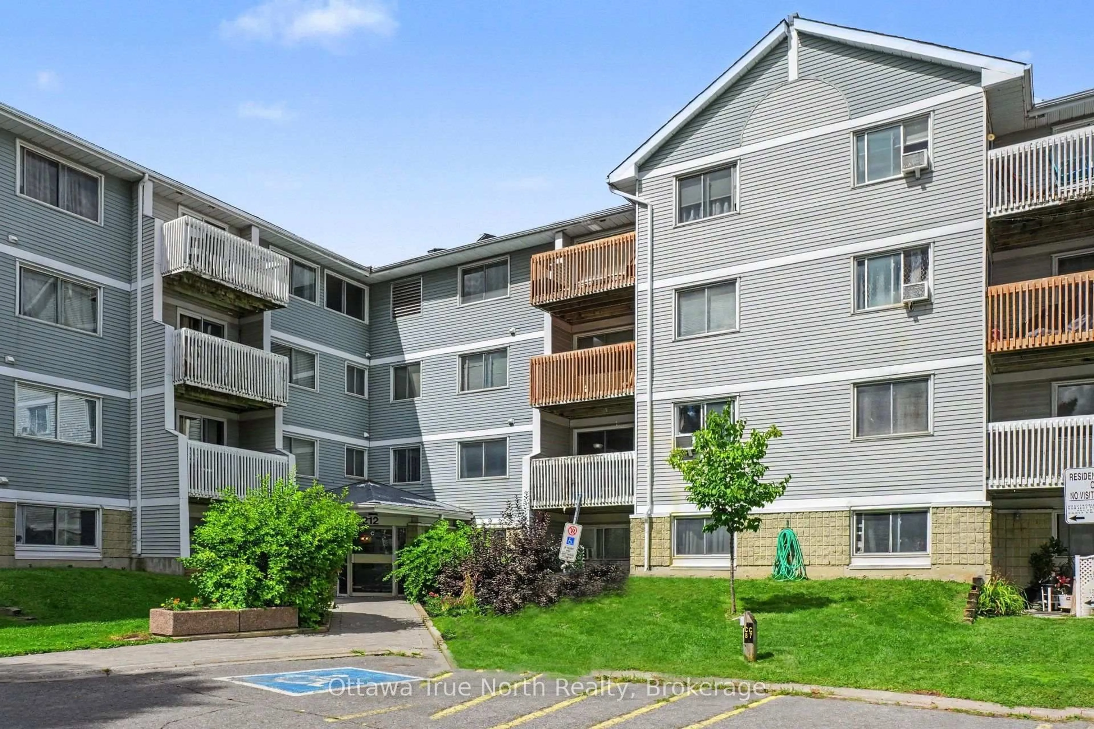 Patio, unknown for 212 Viewmount Dr #218, Ottawa Ontario K2E 7X2