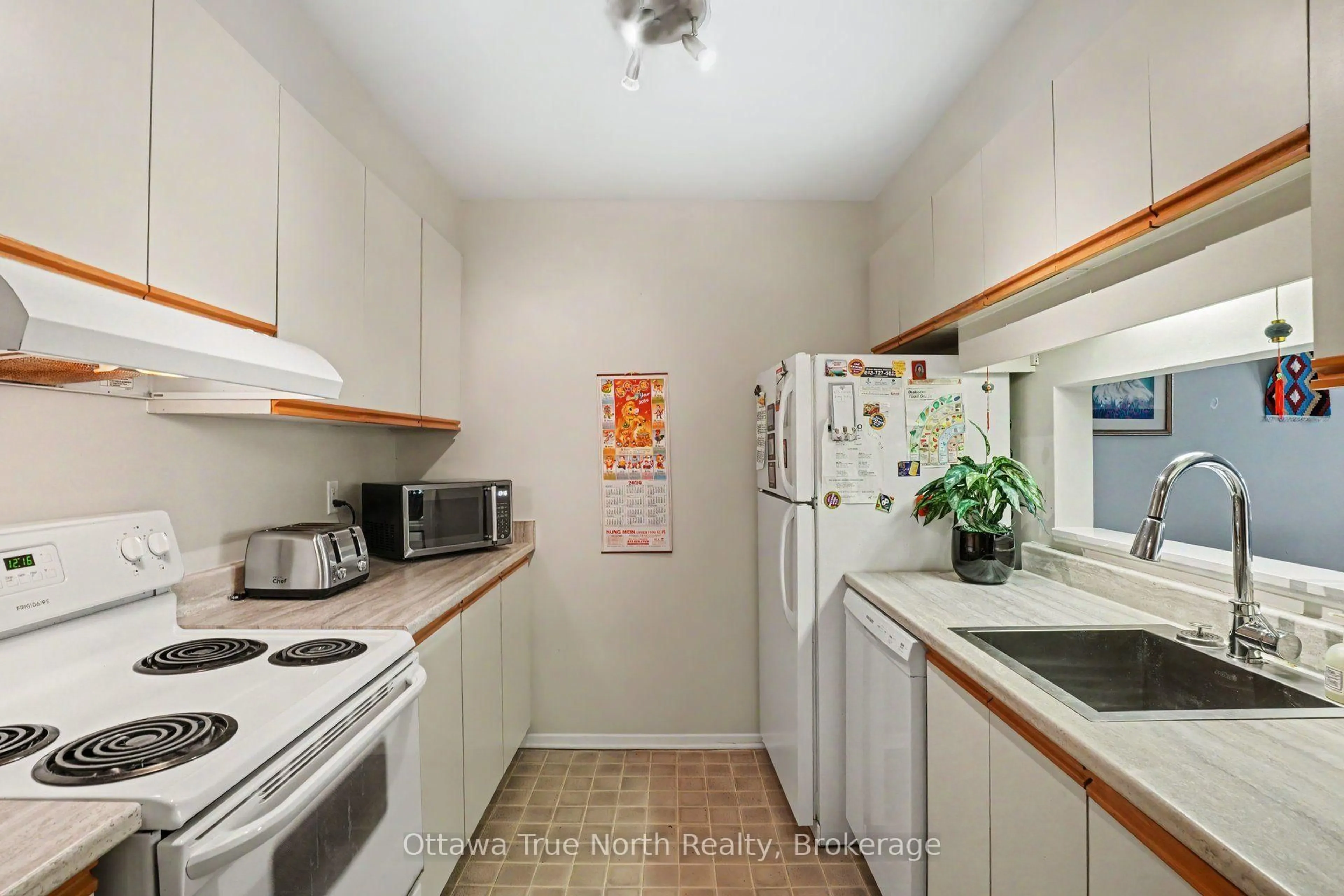 Standard kitchen, unknown for 212 Viewmount Dr #218, Ottawa Ontario K2E 7X2