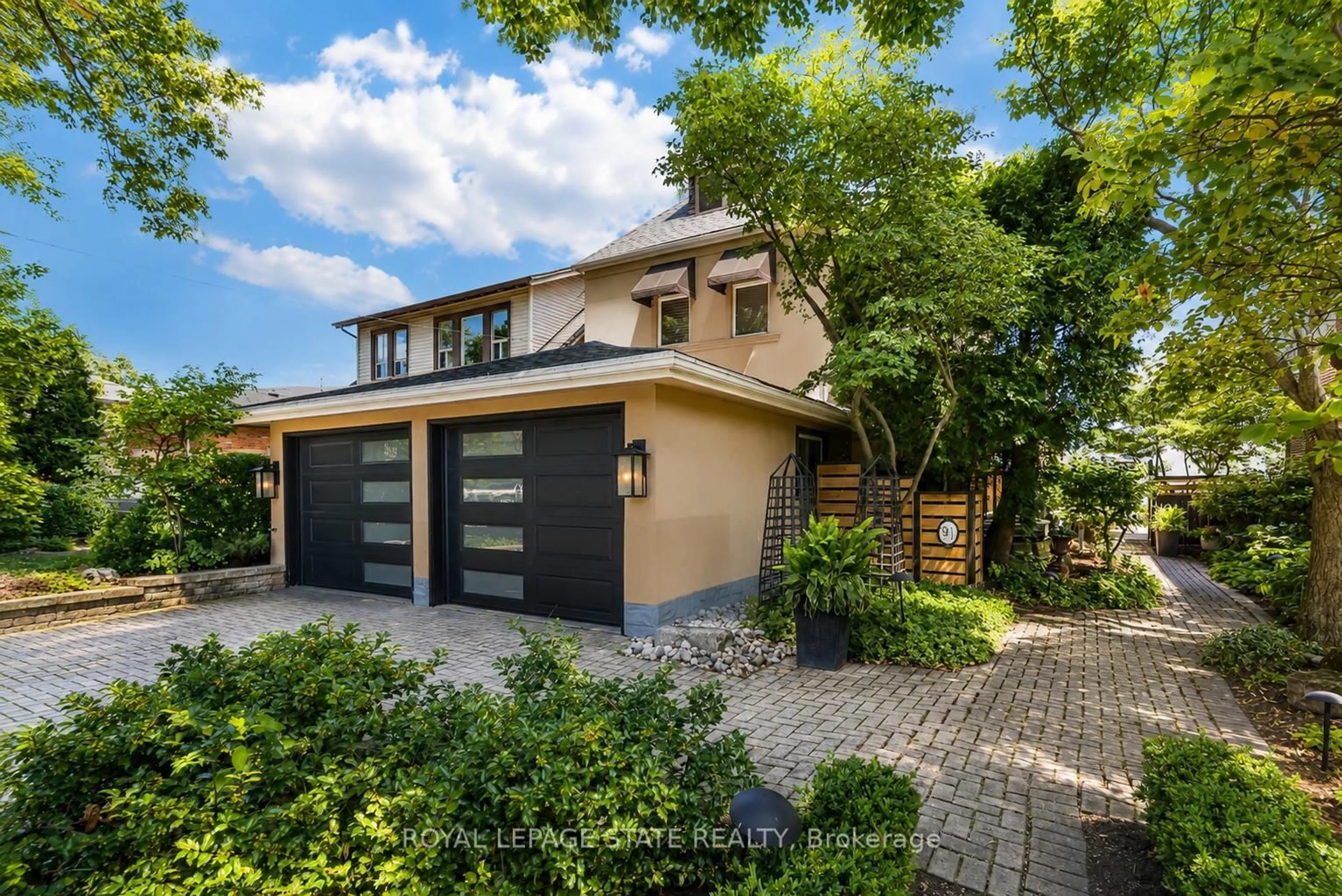 Home with brick exterior material, street for 91 Mountain Park Ave, Hamilton Ontario L9A 1A1