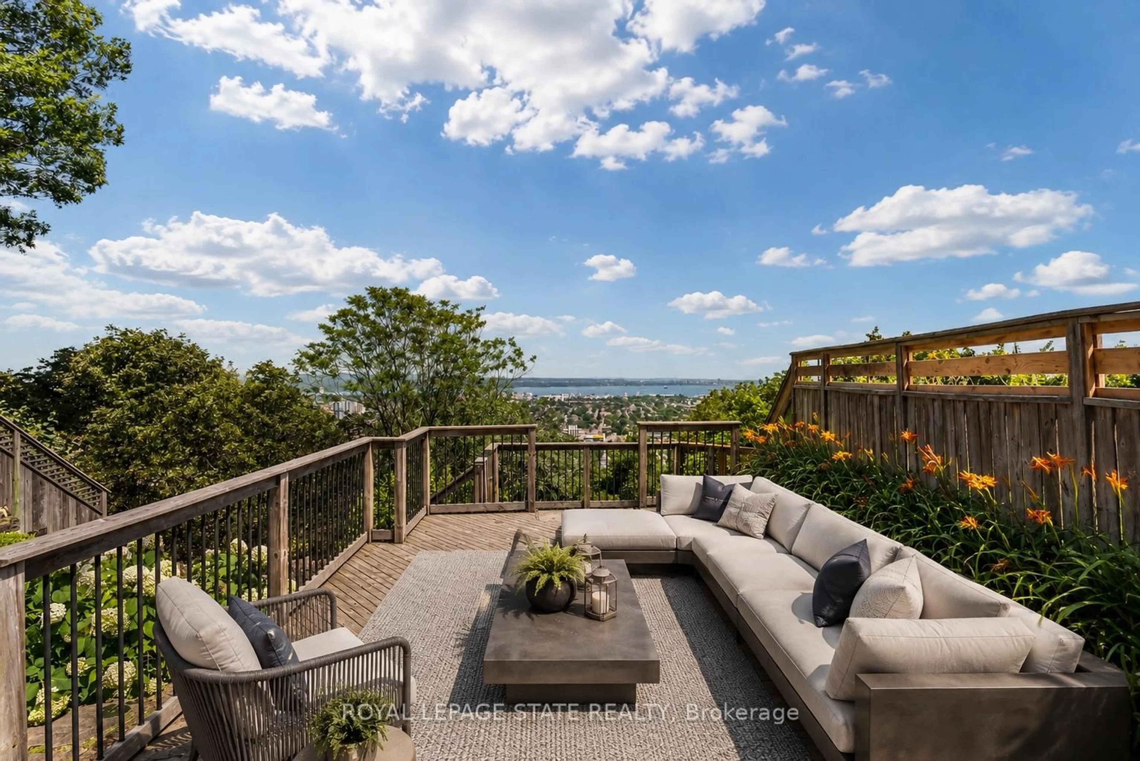 Patio, water/lake/river/ocean view for 91 Mountain Park Ave, Hamilton Ontario L9A 1A1