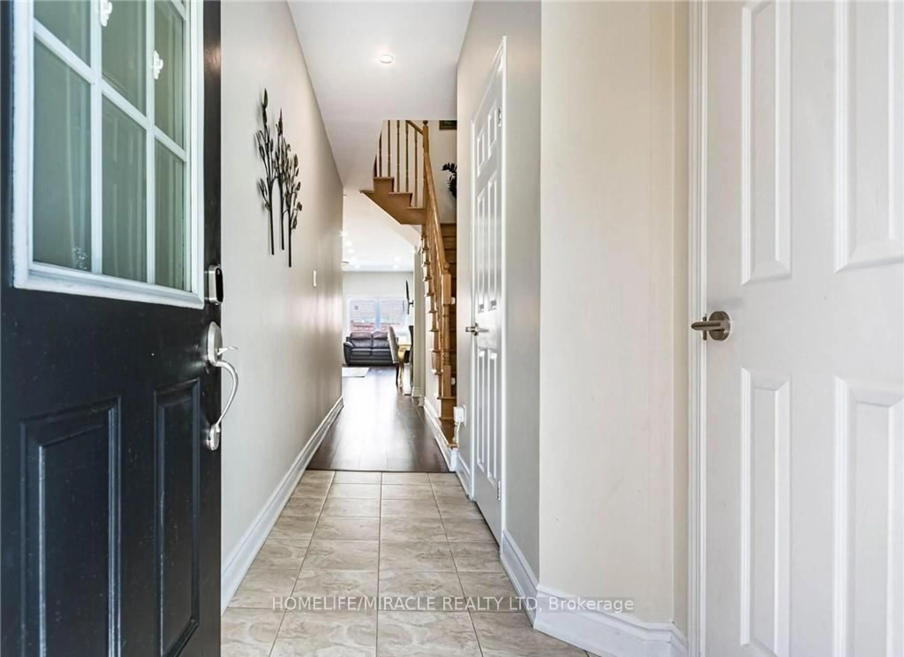 Indoor entryway for 110 Highland Rd #119, Kitchener Ontario N2M 3S1