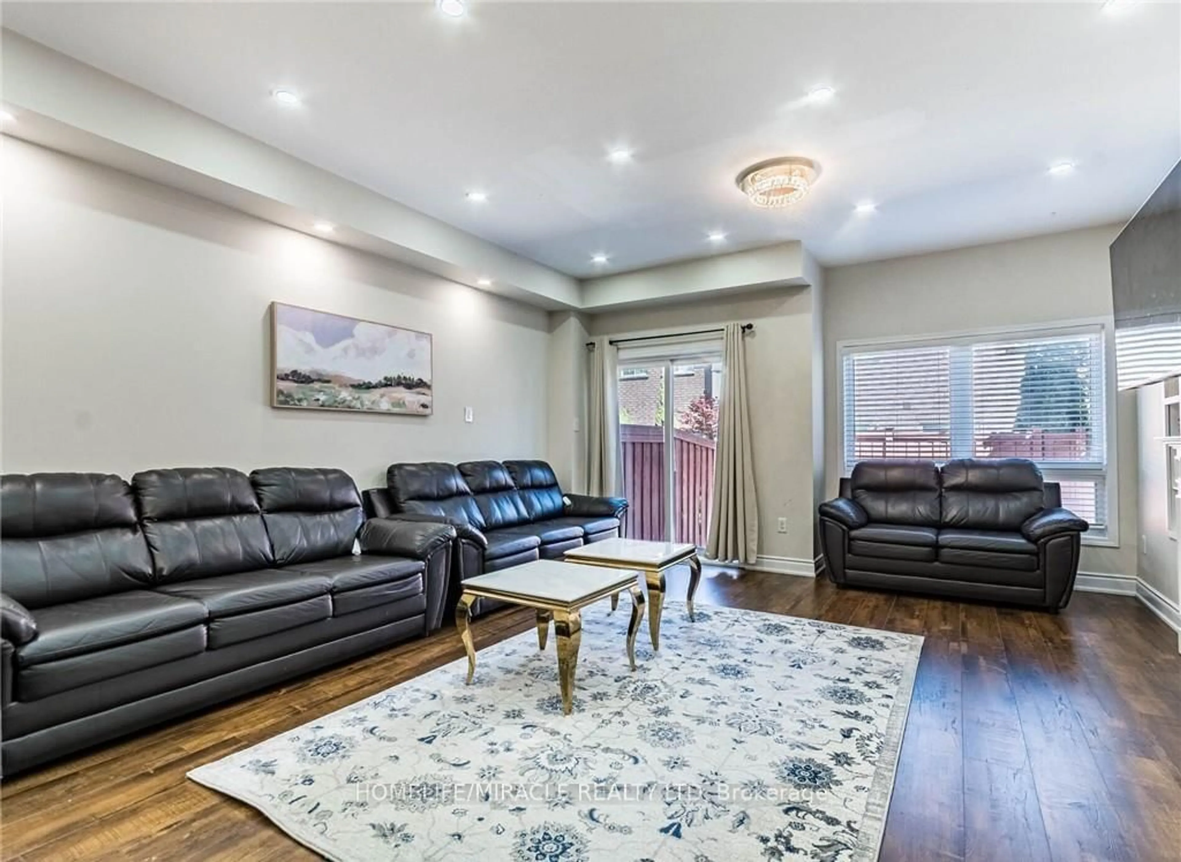 Living room with furniture, unknown for 110 Highland Rd #119, Kitchener Ontario N2M 3S1
