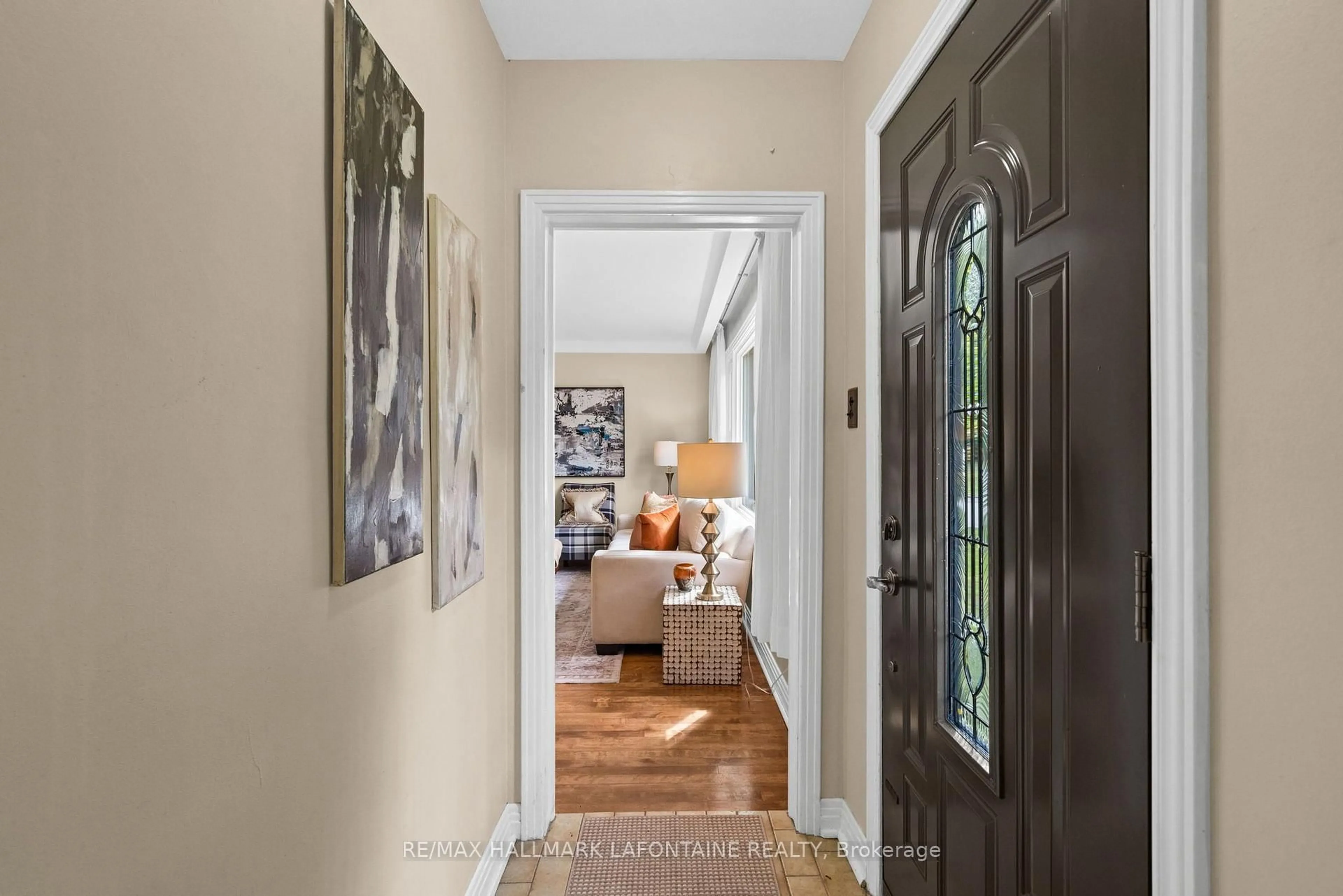 Indoor entryway for 965 Beaudry St, Ottawa Ontario K1K 3R9