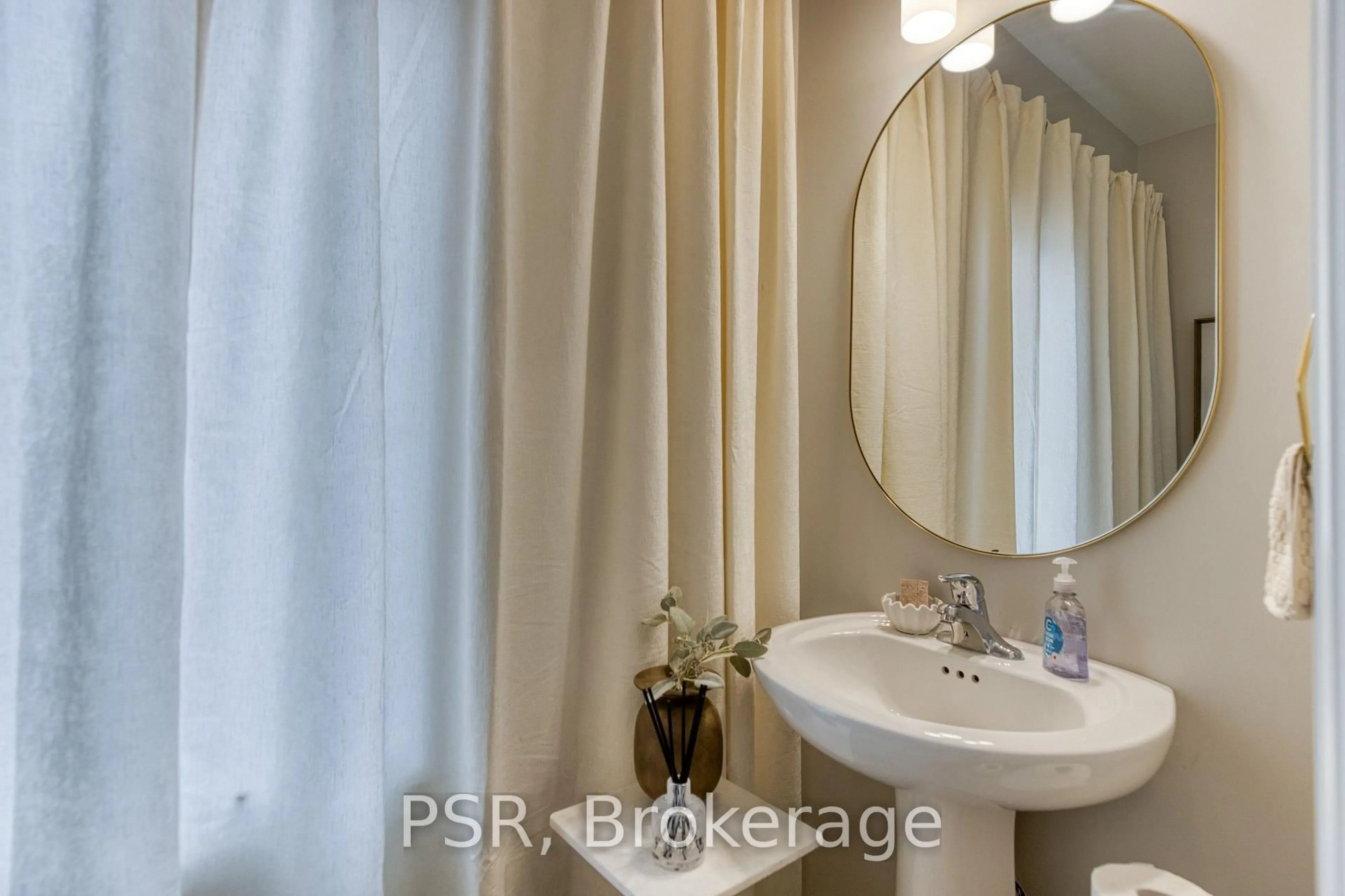 Standard bathroom, ceramic/tile floor for 200 Rivergreen Cres, Waterloo Ontario N1S 0G1