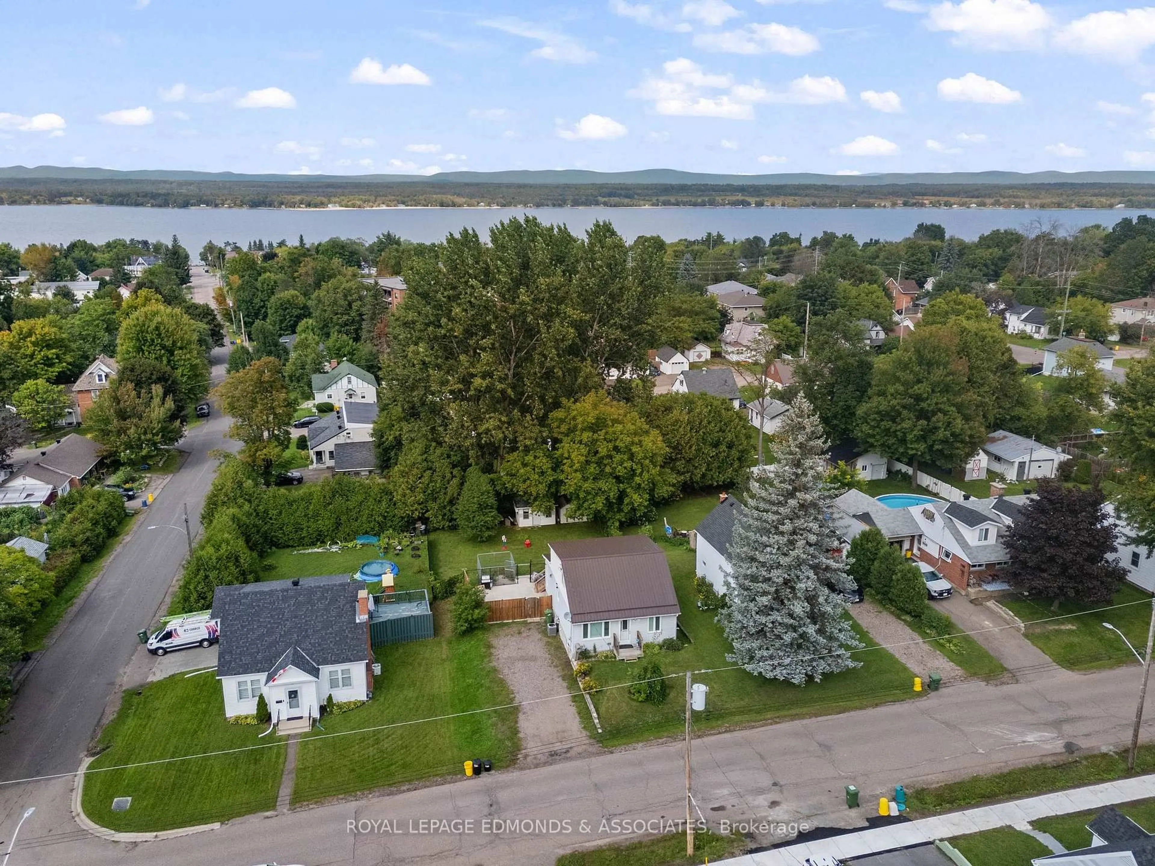 A pic from outside/outdoor area/front of a property/back of a property/a pic from drone, water/lake/river/ocean view for 403 Alfred St, Pembroke Ontario K8A 3B3