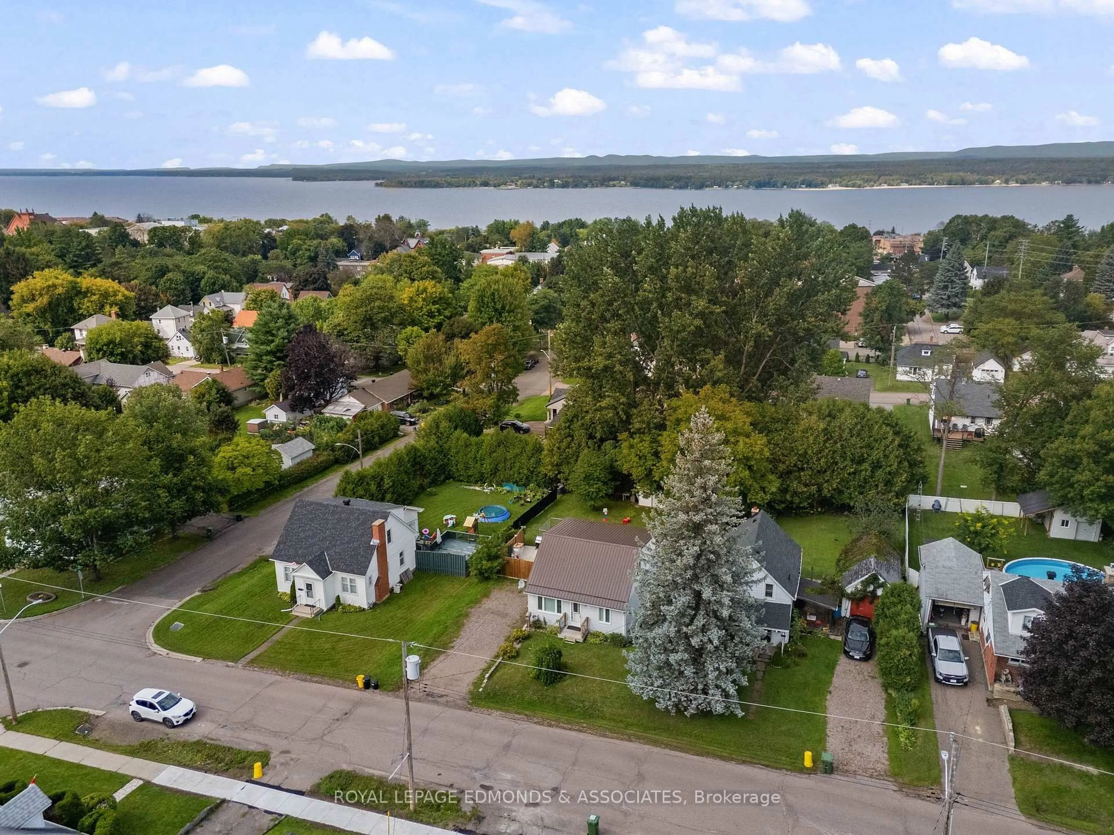 A pic from outside/outdoor area/front of a property/back of a property/a pic from drone, water/lake/river/ocean view for 403 Alfred St, Pembroke Ontario K8A 3B3