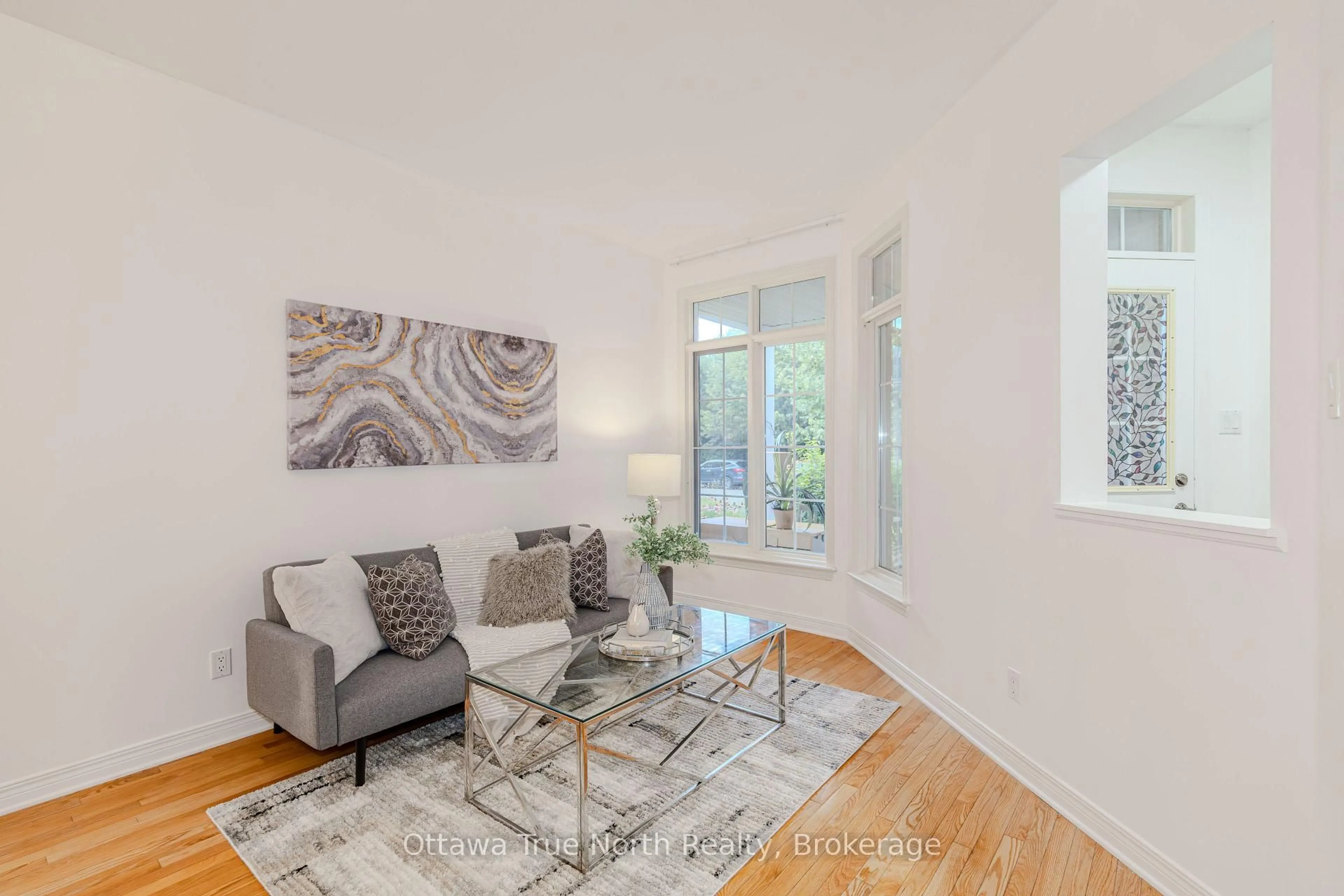 Living room with furniture, unknown for 43 Evanshen Cres, Ottawa Ontario K2K 2Z7