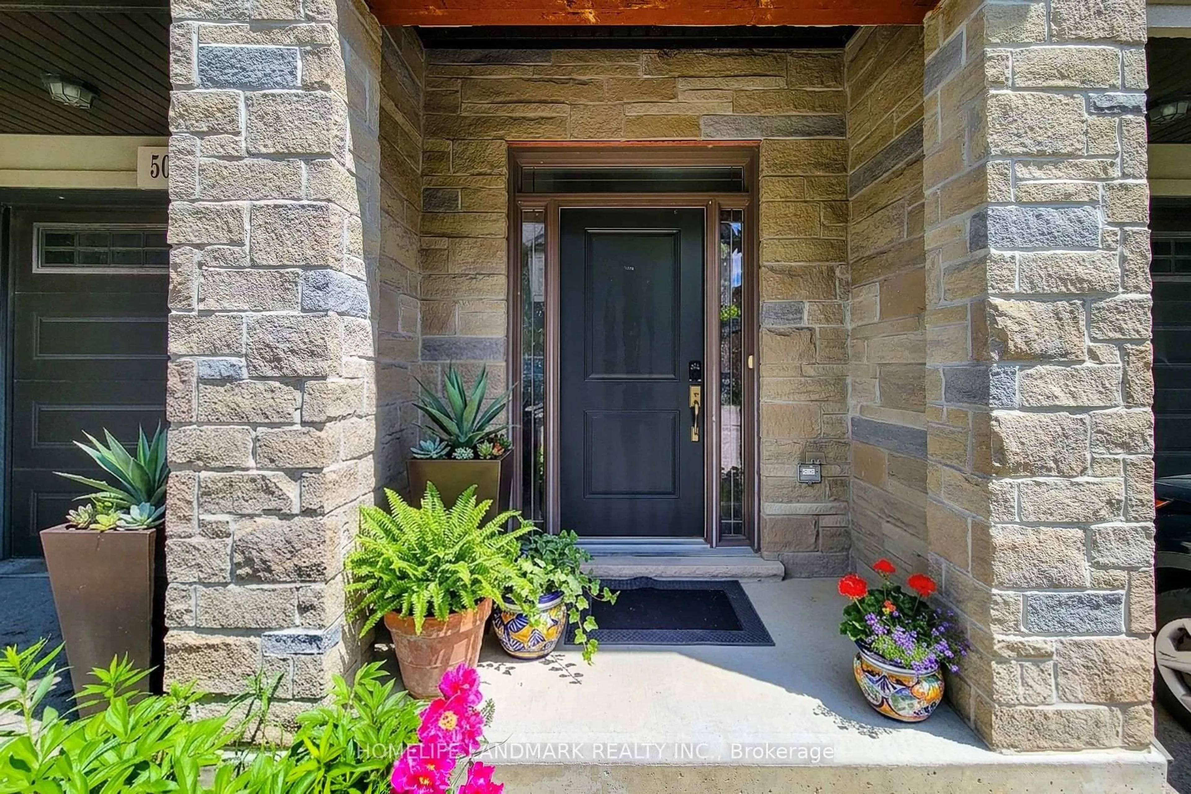 Indoor entryway for 52 Sonoma Valley Cres, Hamilton Ontario L9B 0J3