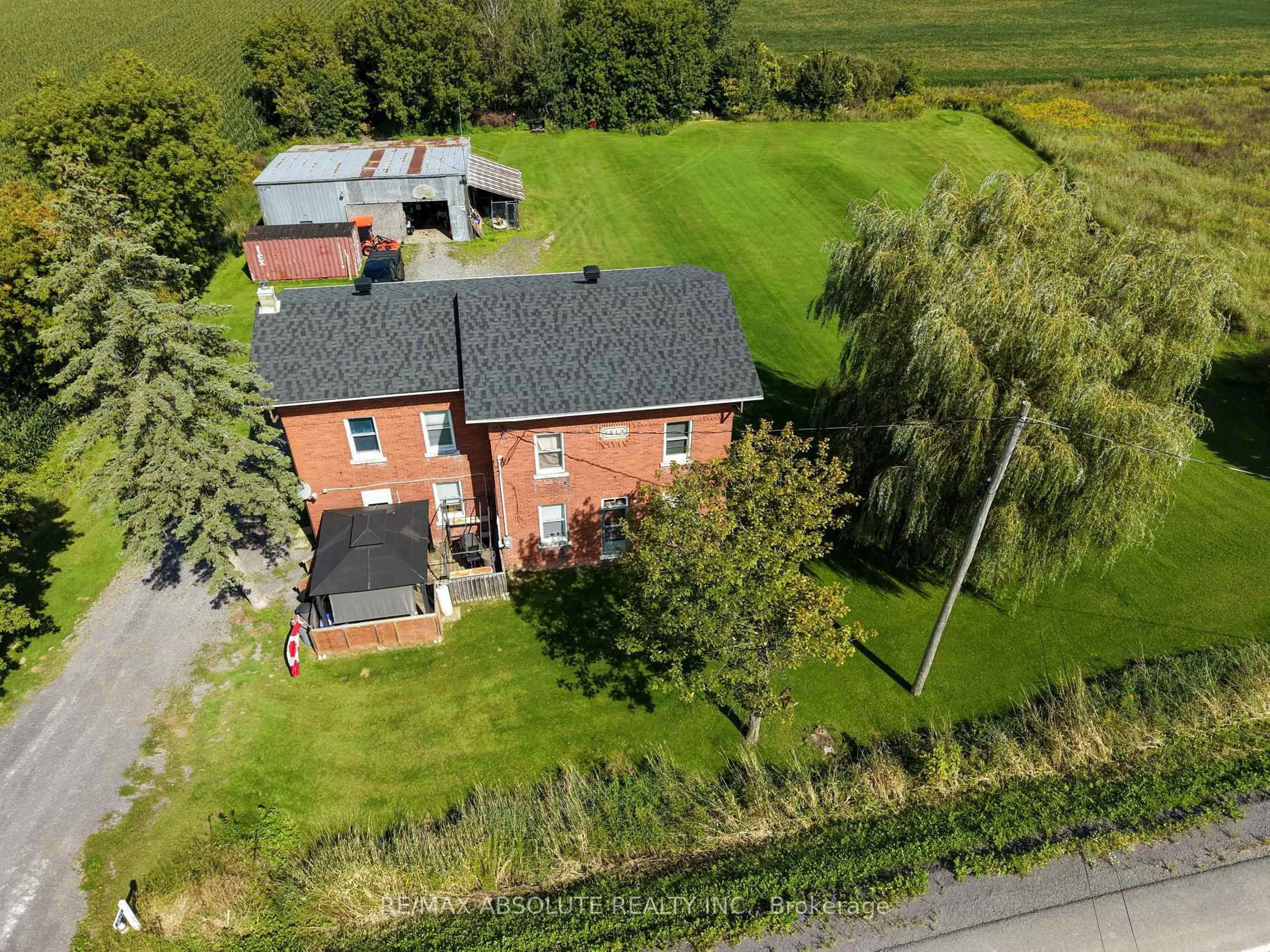 A pic from outside/outdoor area/front of a property/back of a property/a pic from drone, building for 2671 Champlain St, Clarence-Rockland Ontario K0A 1N0