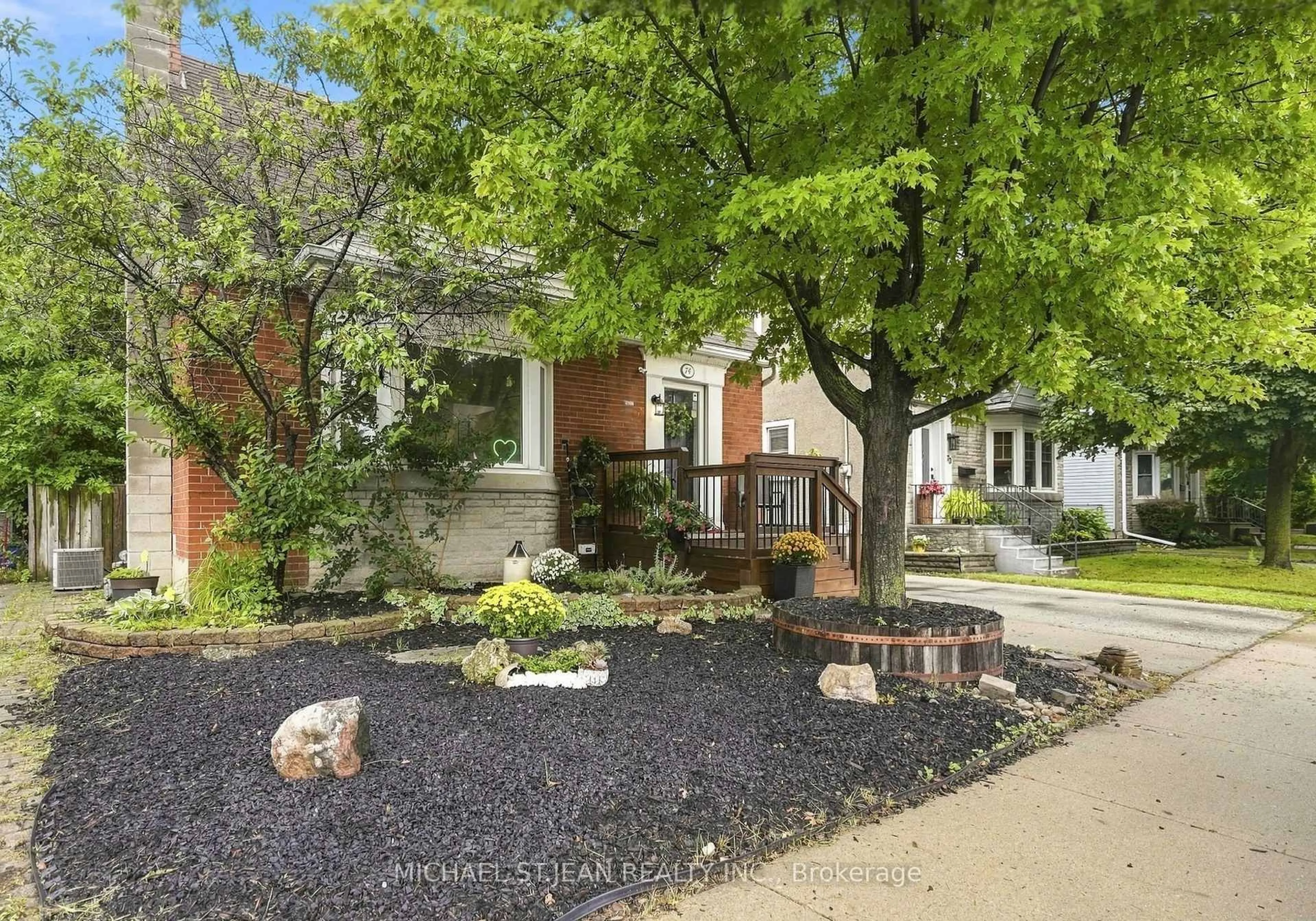 Unknown for 74 East 12th St, Hamilton Ontario L9A 3X4