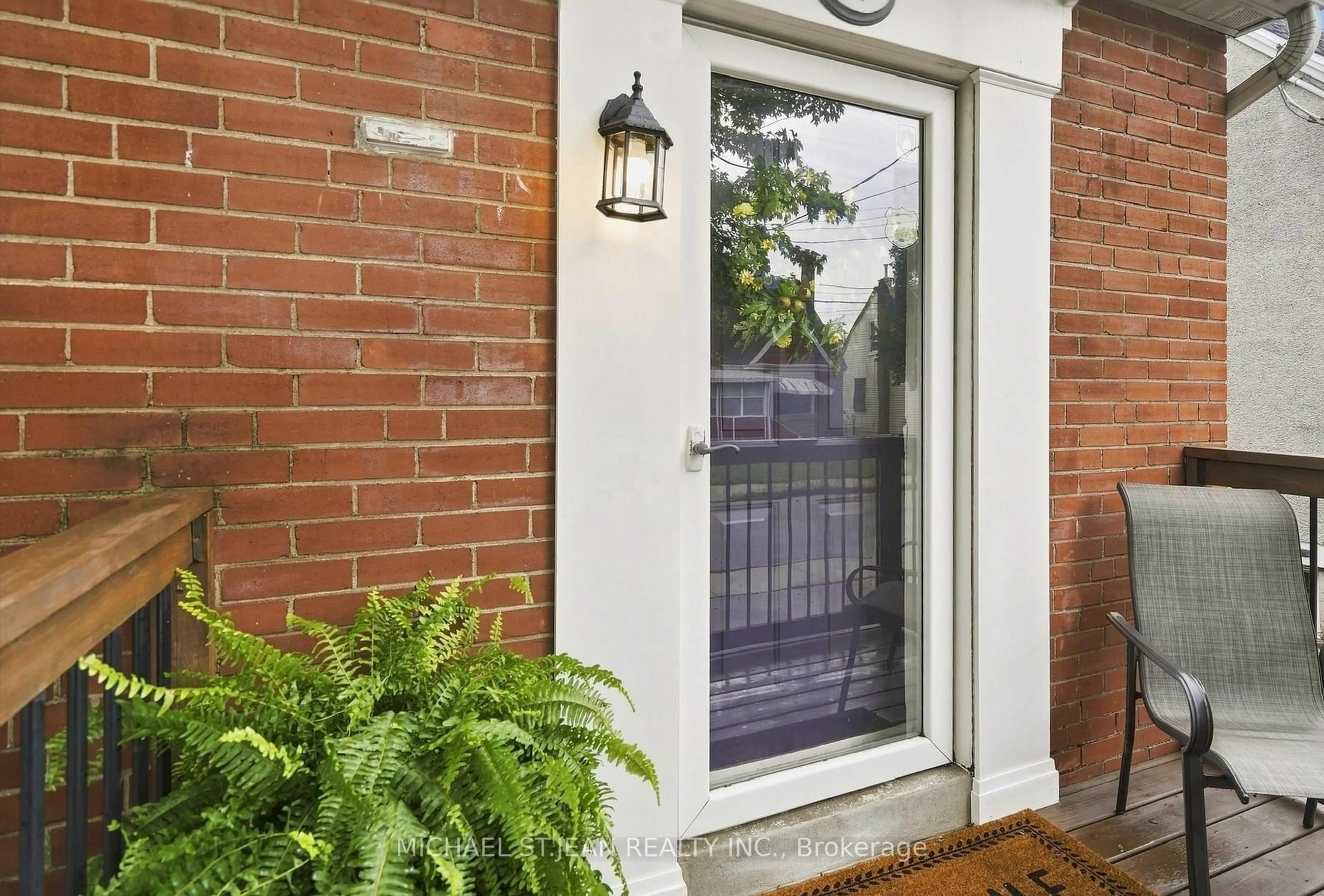Indoor entryway for 74 East 12th St, Hamilton Ontario L9A 3X4