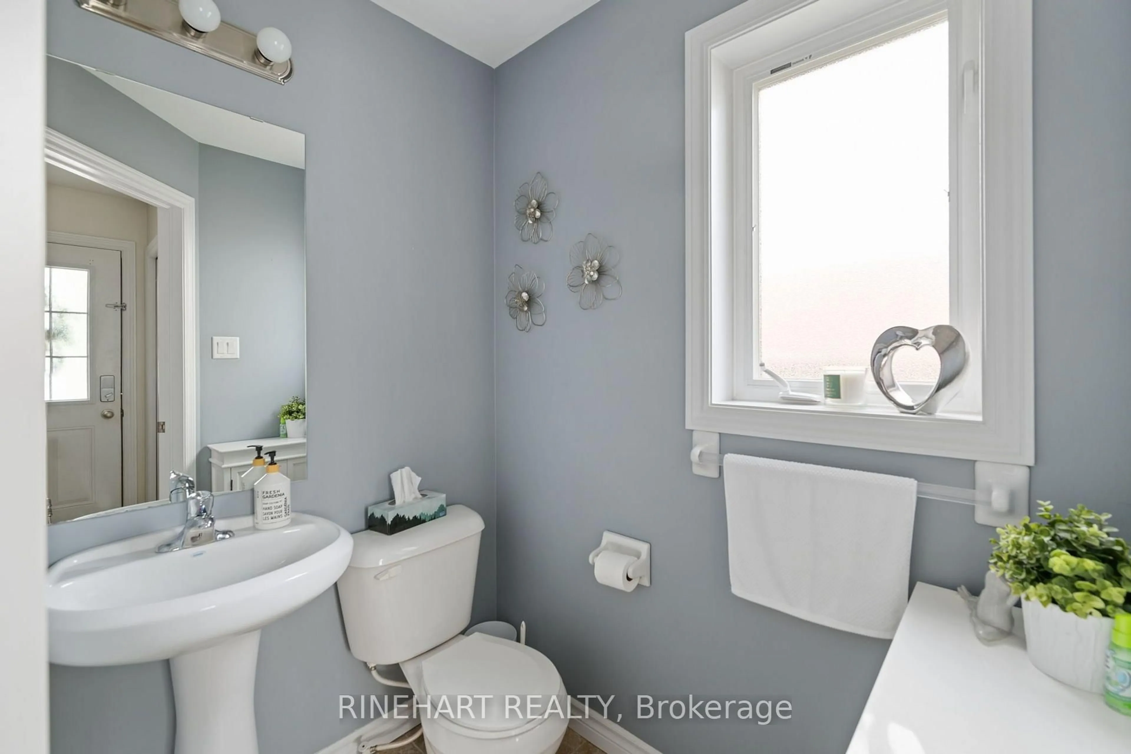 Standard bathroom, ceramic/tile floor for 939 Silverfox Cres, London North Ontario N6G 5B6