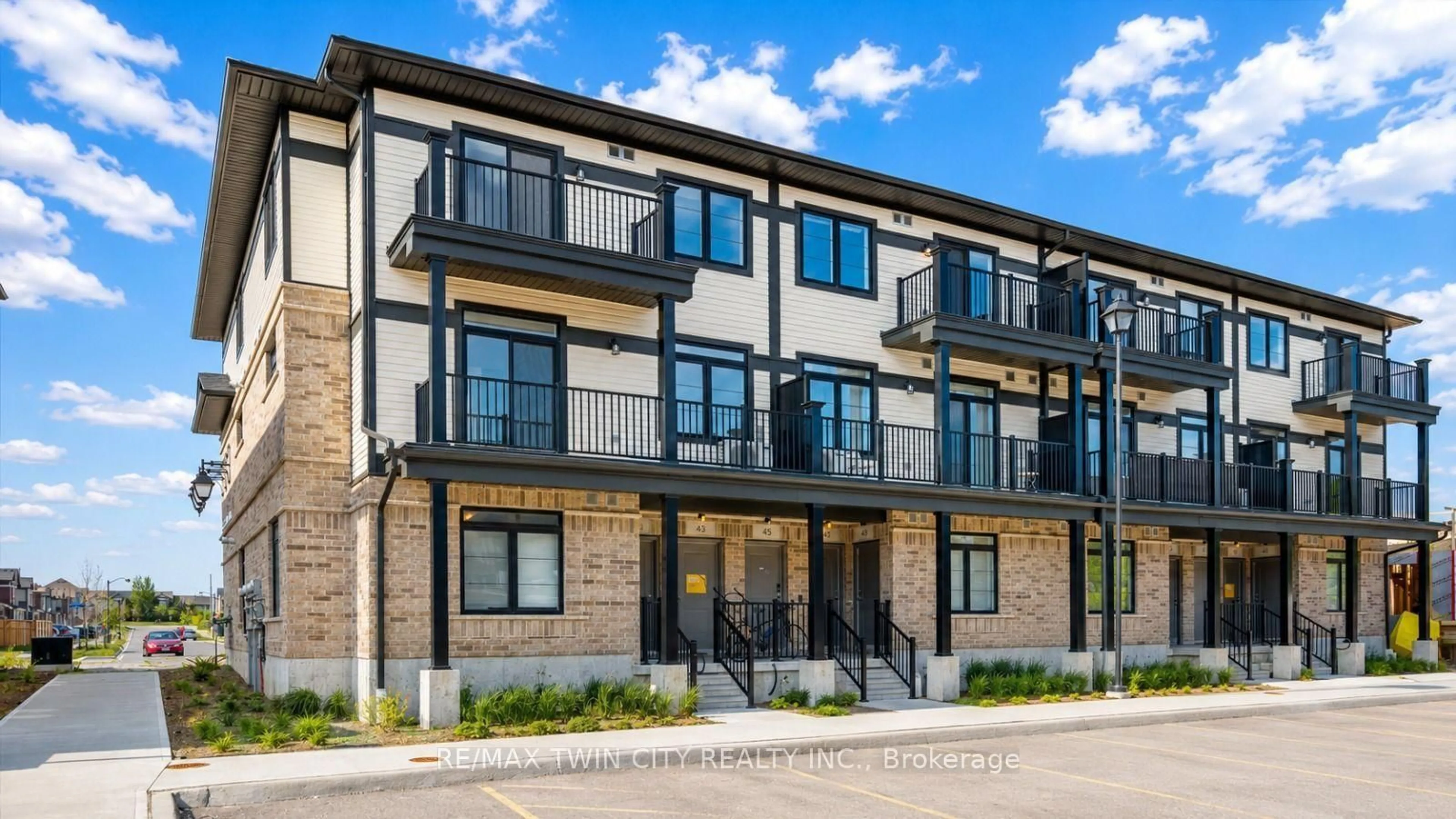 Home with brick exterior material, unknown for 43 Lomond Lane, Kitchener Ontario N2R 0R4