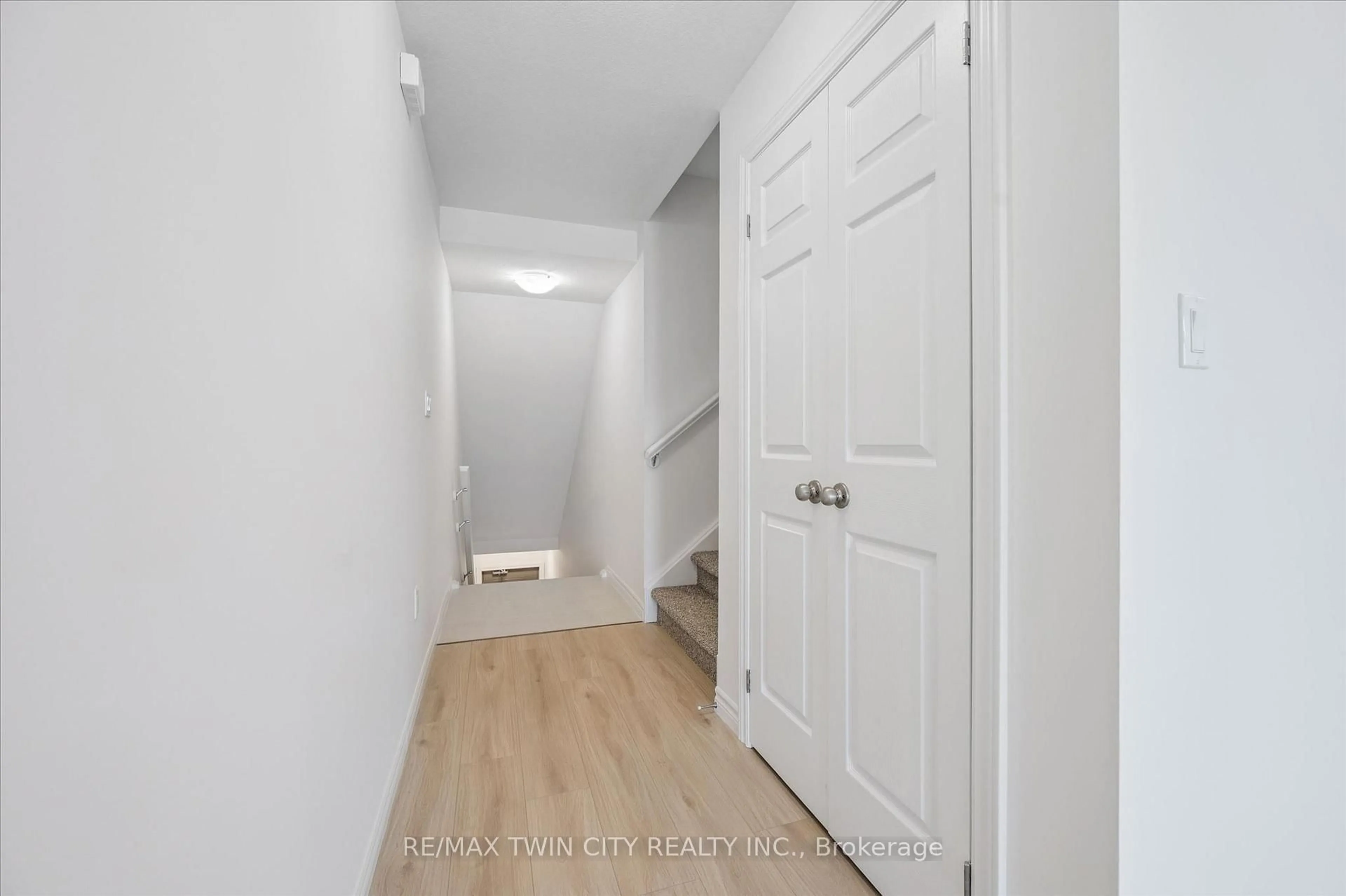 Indoor entryway for 43 Lomond Lane, Kitchener Ontario N2R 0R4