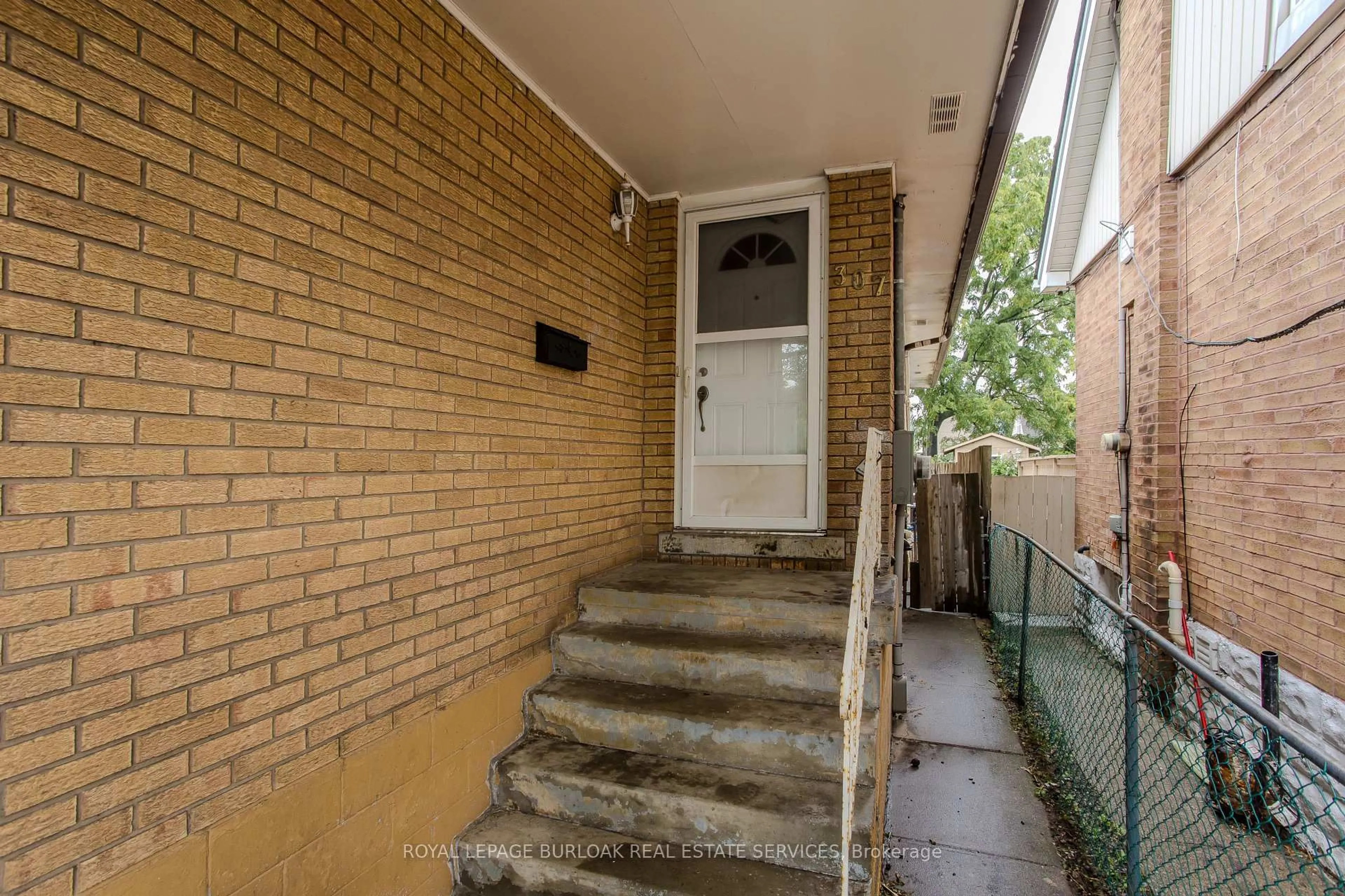 Unknown for 307 Dunsmure Rd, Hamilton Ontario L8L 1X1