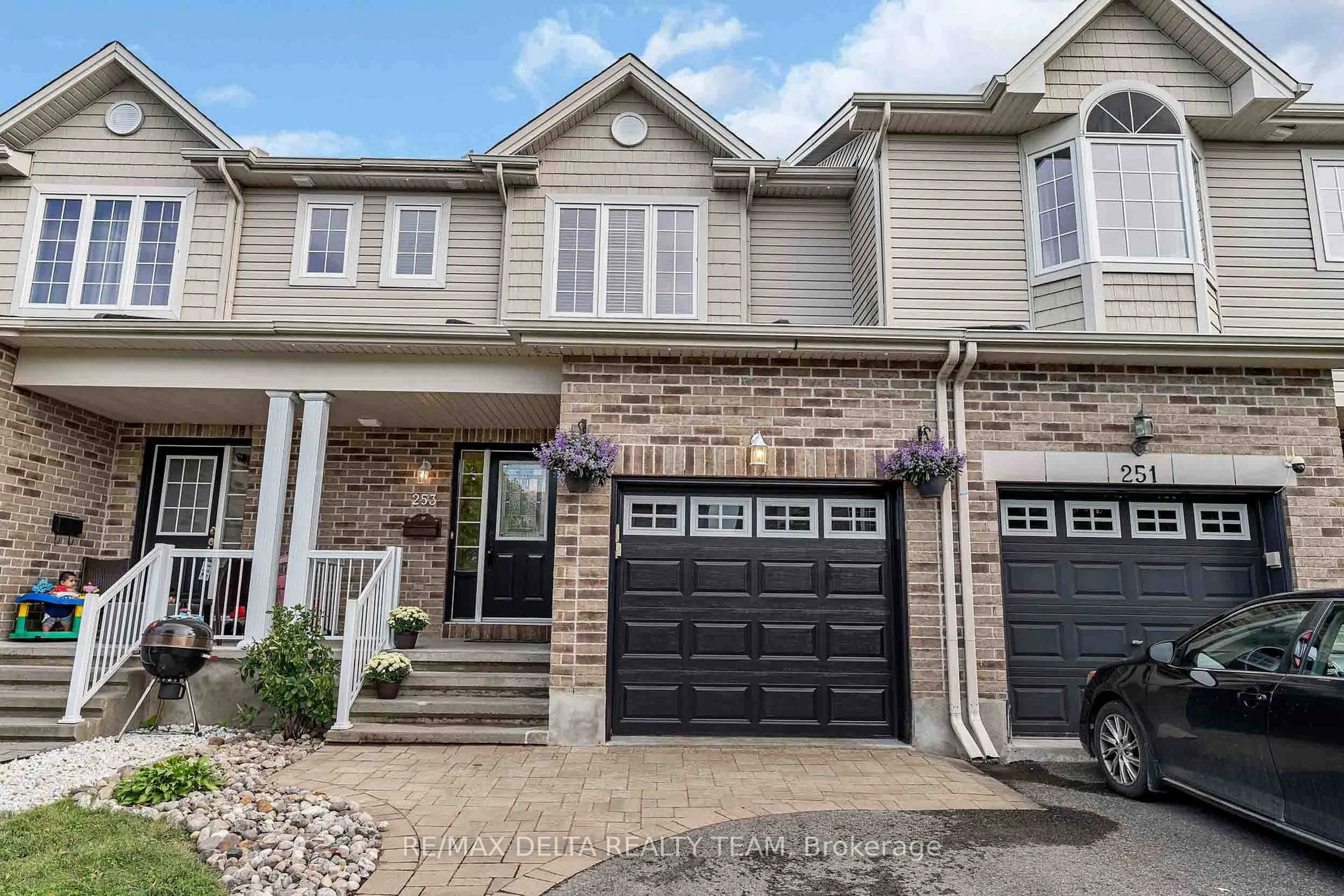 Home with brick exterior material, street for 253 Cityview Cres, Ottawa Ontario K4A 0T9