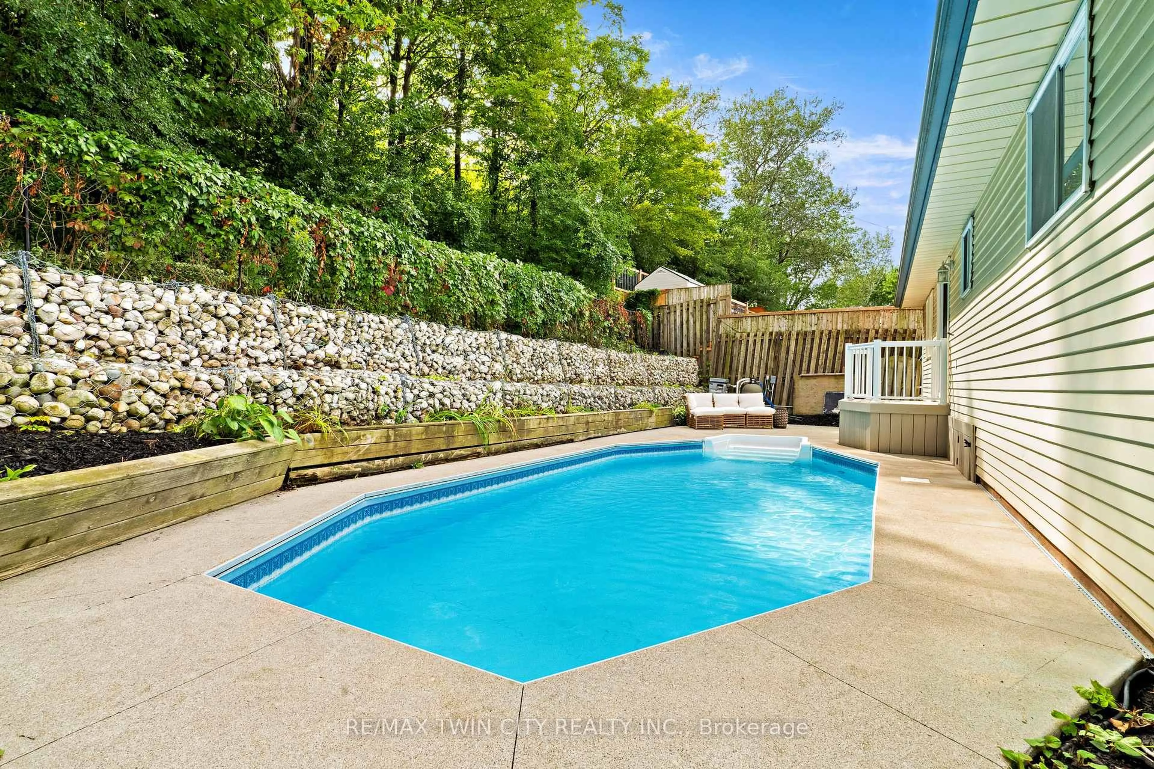 Pool for 57 Yellow Birch Dr, Kitchener Ontario N2N 2M3