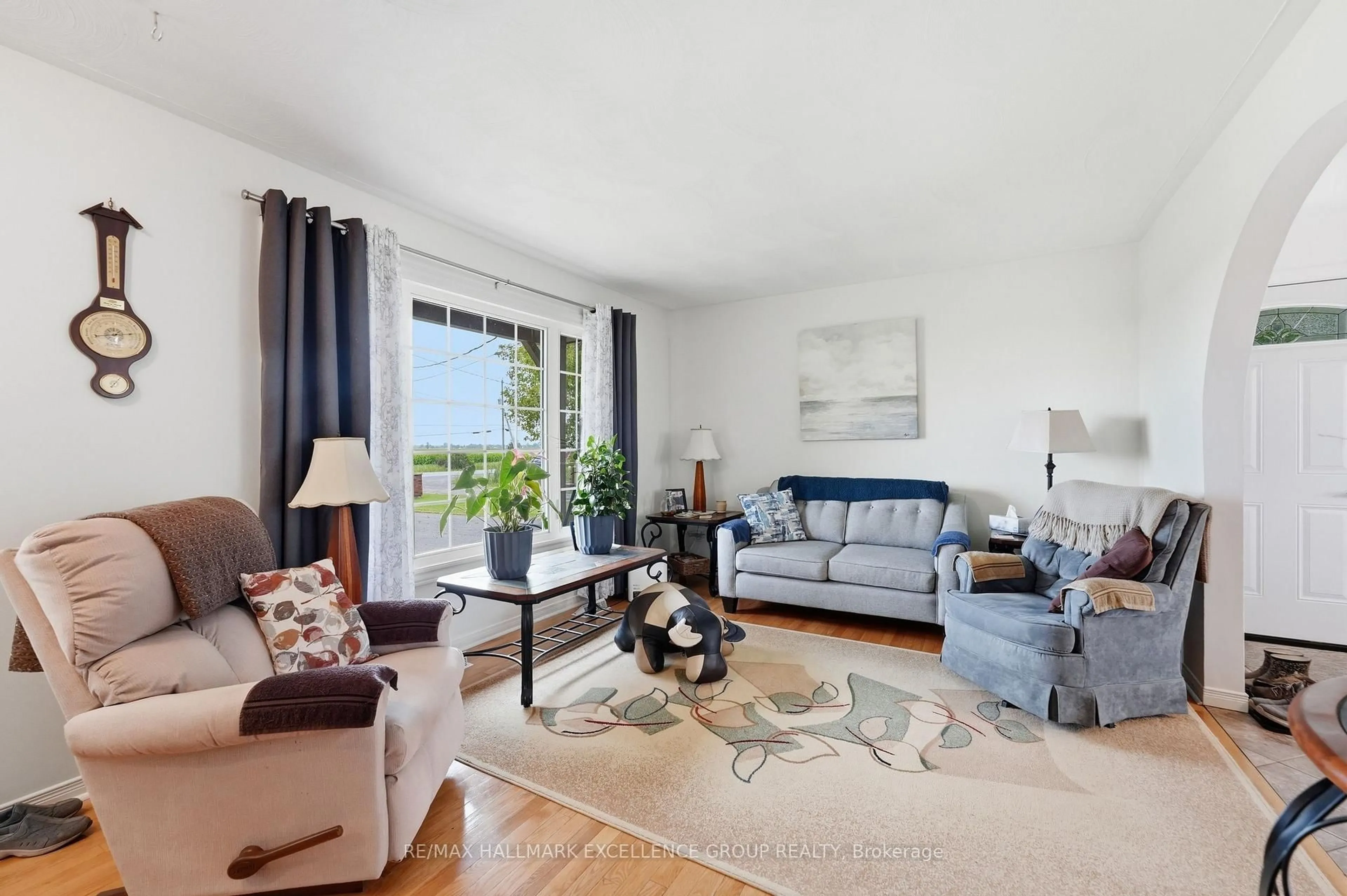 Living room with furniture, unknown for 3160 Dunning Rd, Sarsfield Ontario K0A 3E0