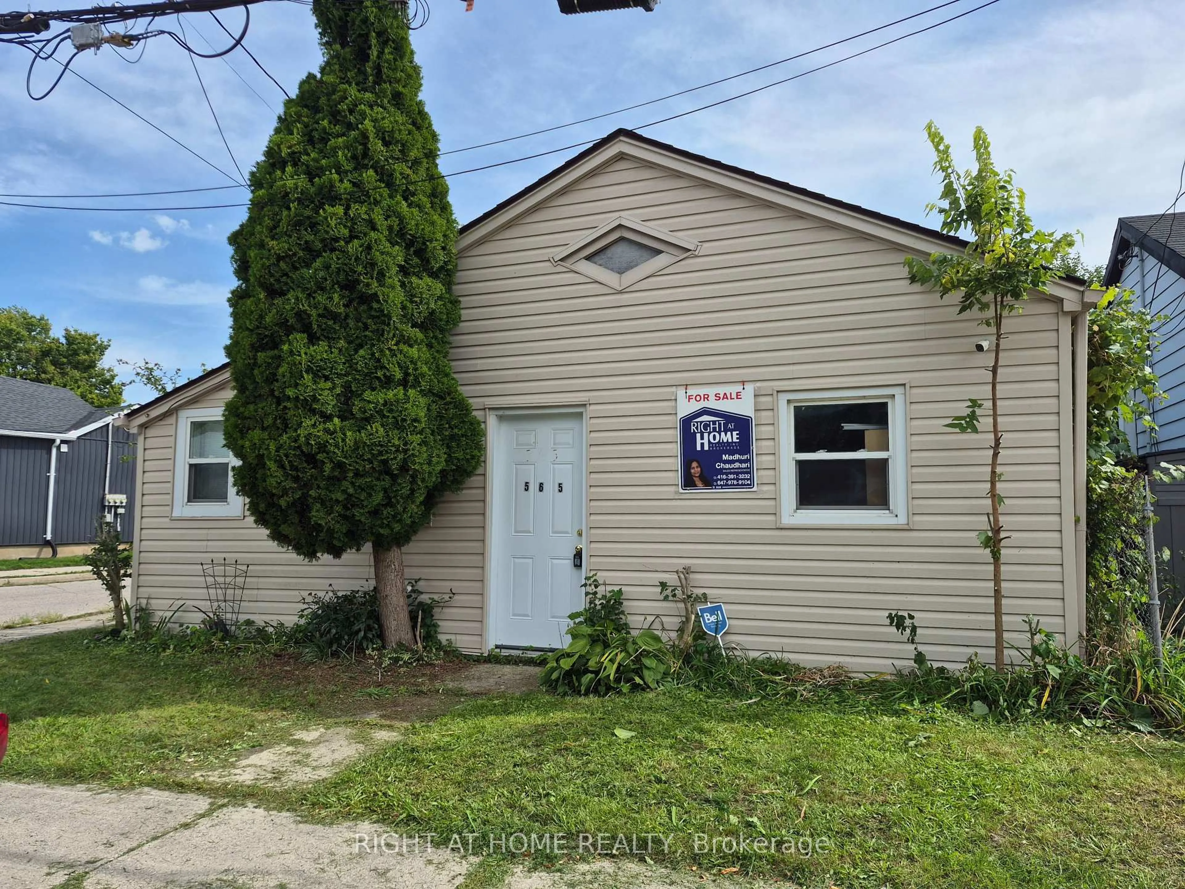 Unknown for 565 South St, London East Ontario N6B 1C5