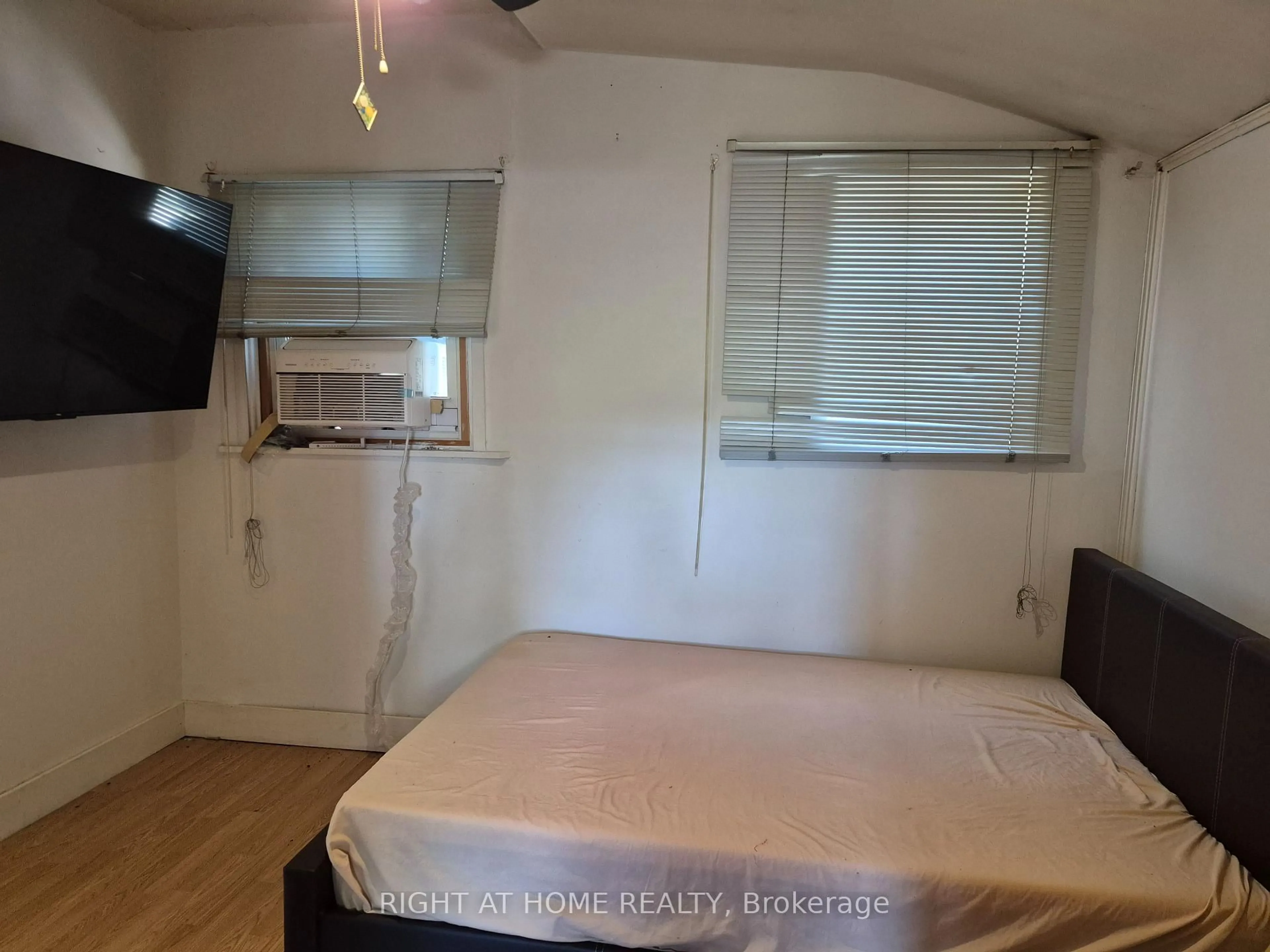 A pic of a room for 565 South St, London East Ontario N6B 1C5