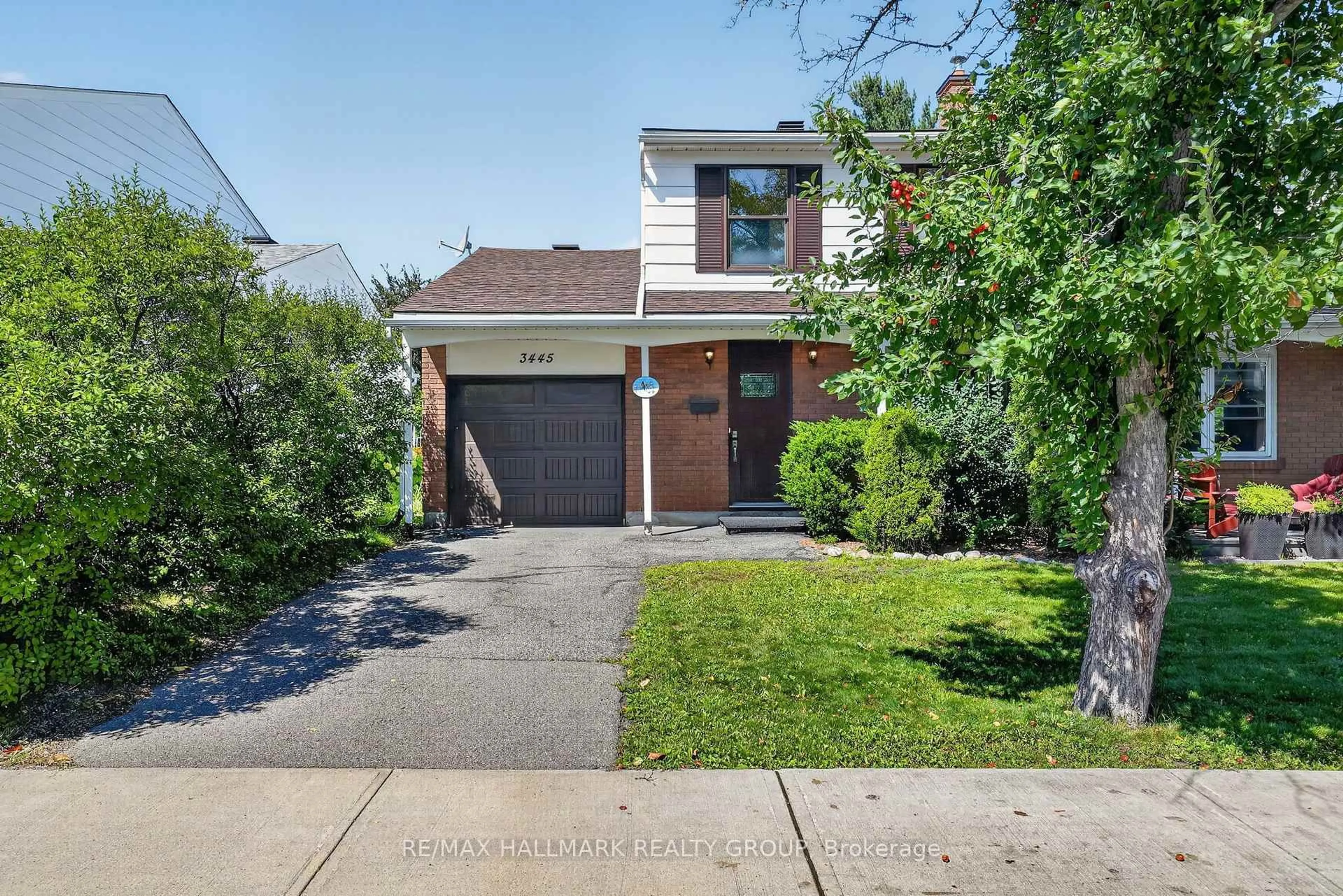 Home with brick exterior material, street for 3445 Southgate Rd, Ottawa Ontario K1V 7Y5