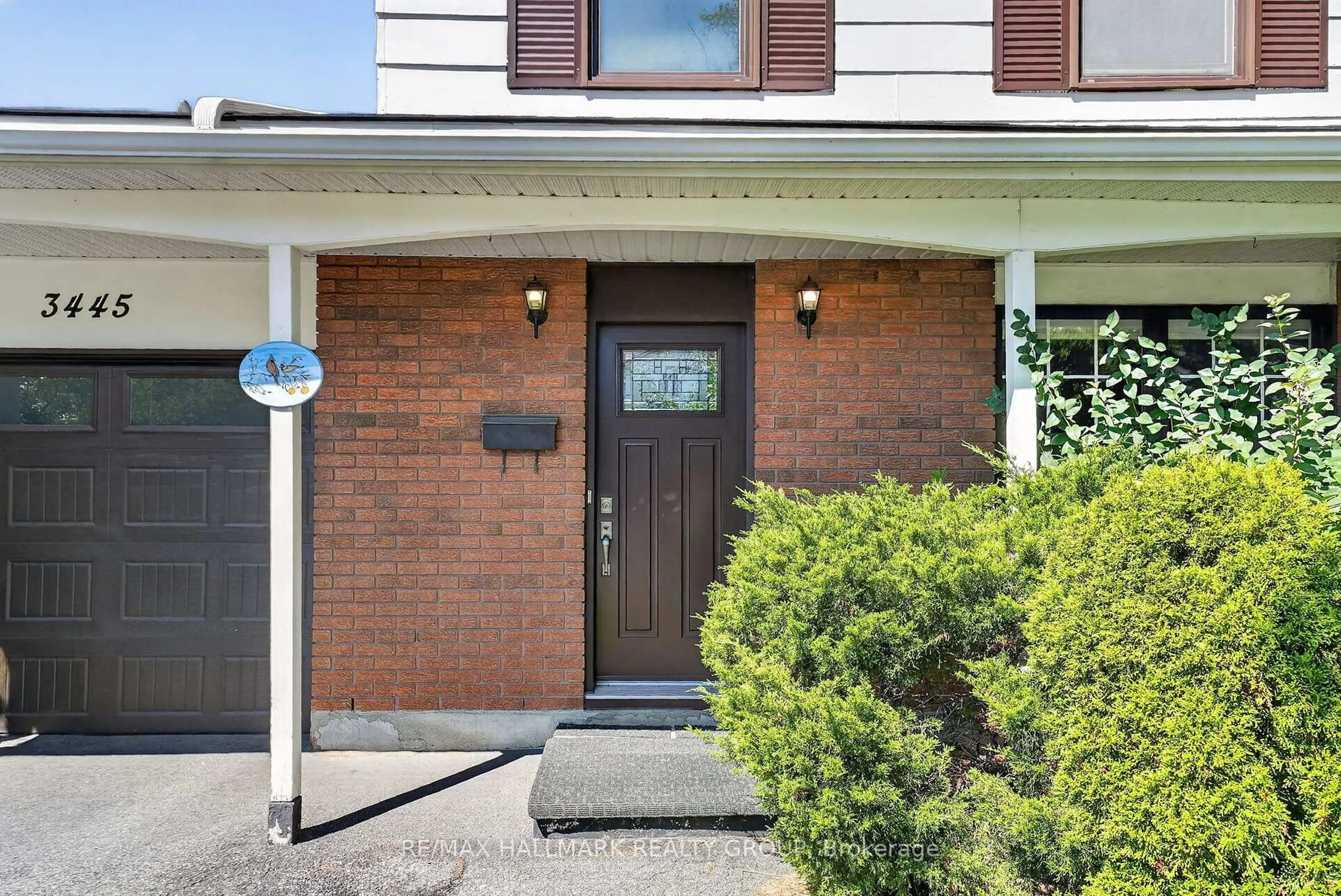 Home with brick exterior material, street for 3445 Southgate Rd, Ottawa Ontario K1V 7Y5