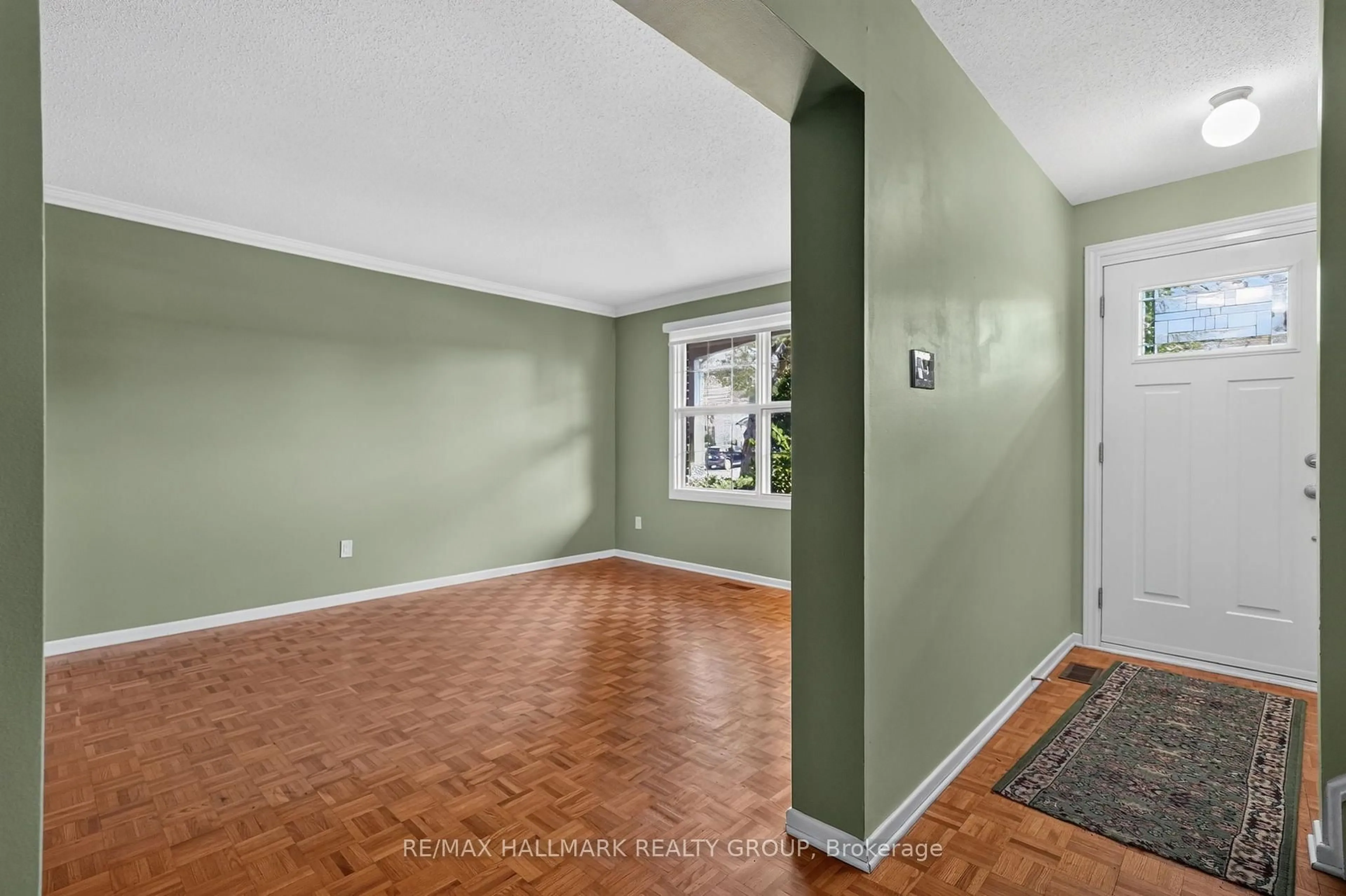 Indoor entryway for 3445 Southgate Rd, Ottawa Ontario K1V 7Y5