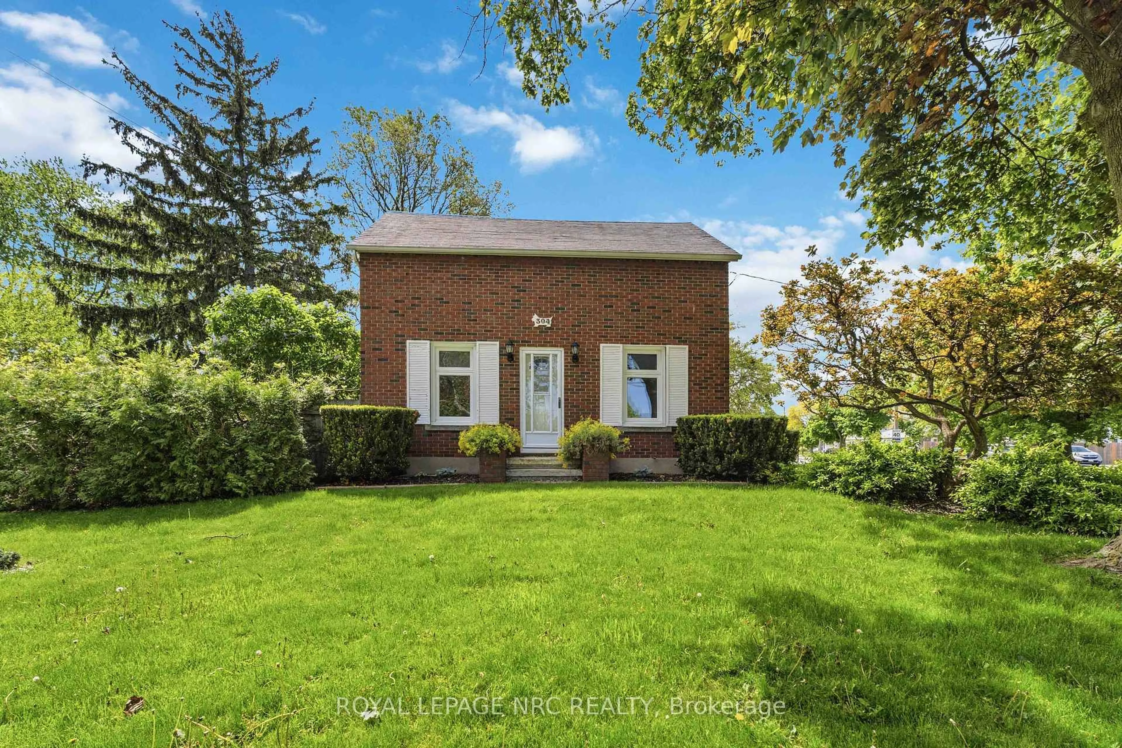 Home with brick exterior material, street for 304 Scott St, St. Catharines Ontario L2N 1J5