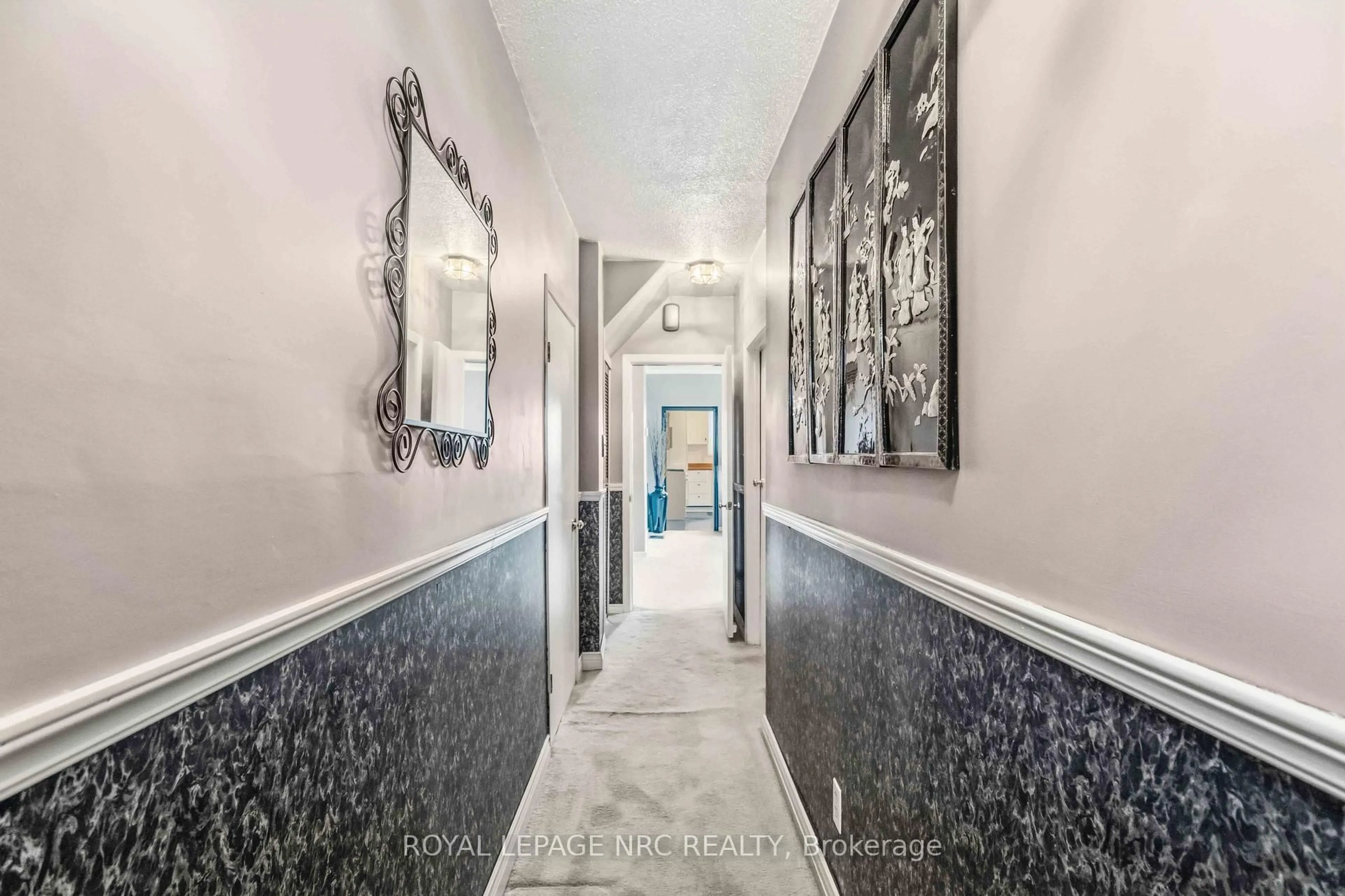 Indoor foyer for 304 Scott St, St. Catharines Ontario L2N 1J5