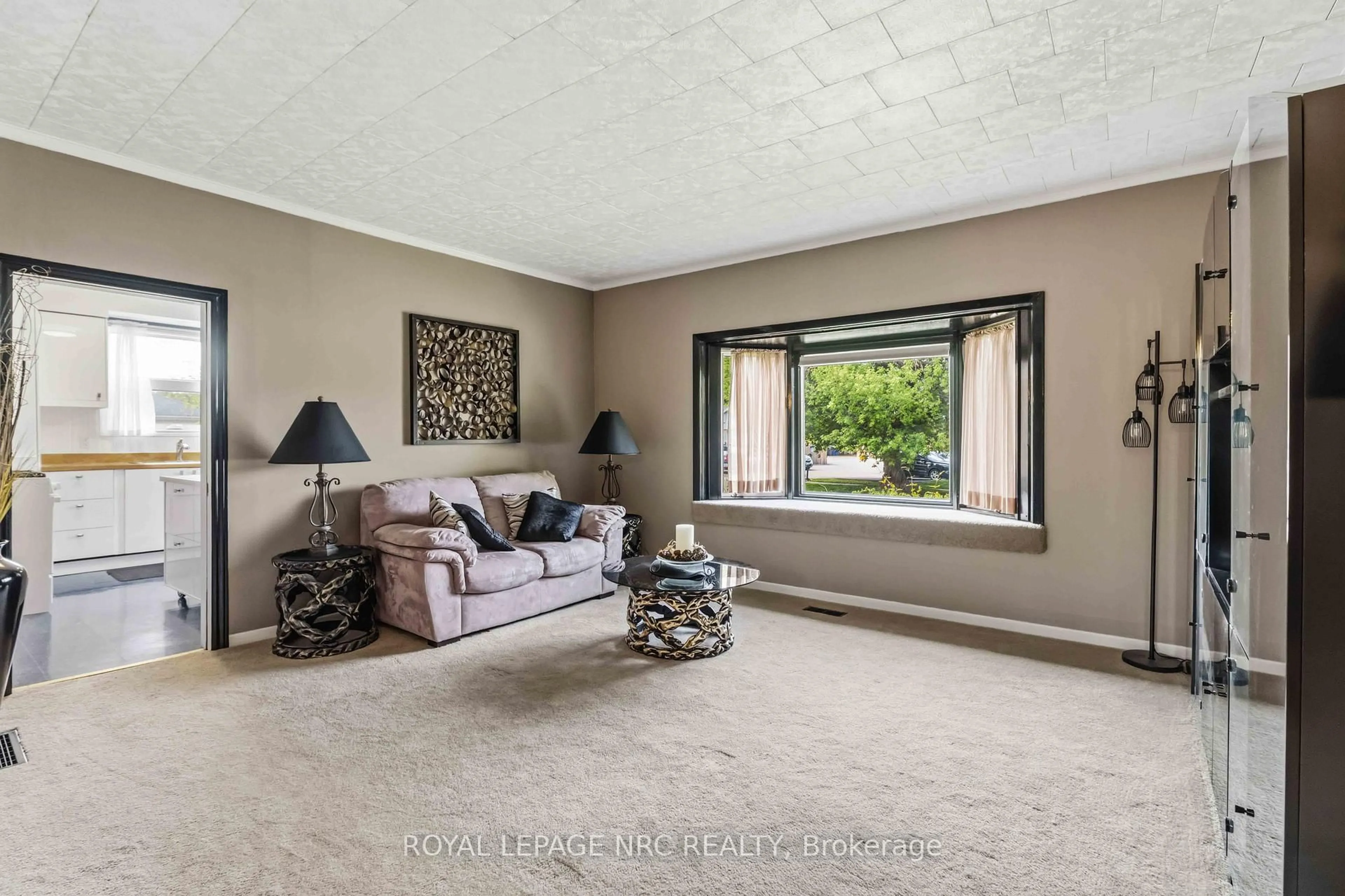 Living room with furniture, unknown for 304 Scott St, St. Catharines Ontario L2N 1J5