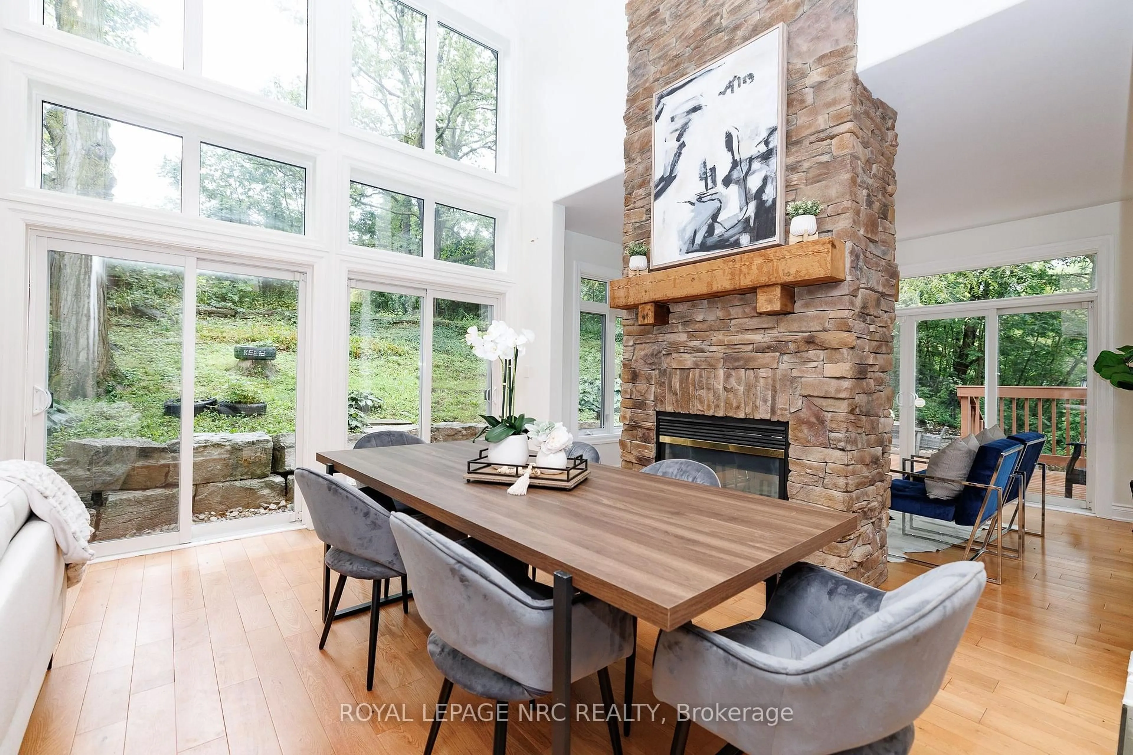 Open concept kitchen, wood/laminate floor for 50 Tremont Dr, St. Catharines Ontario L2T 4A3