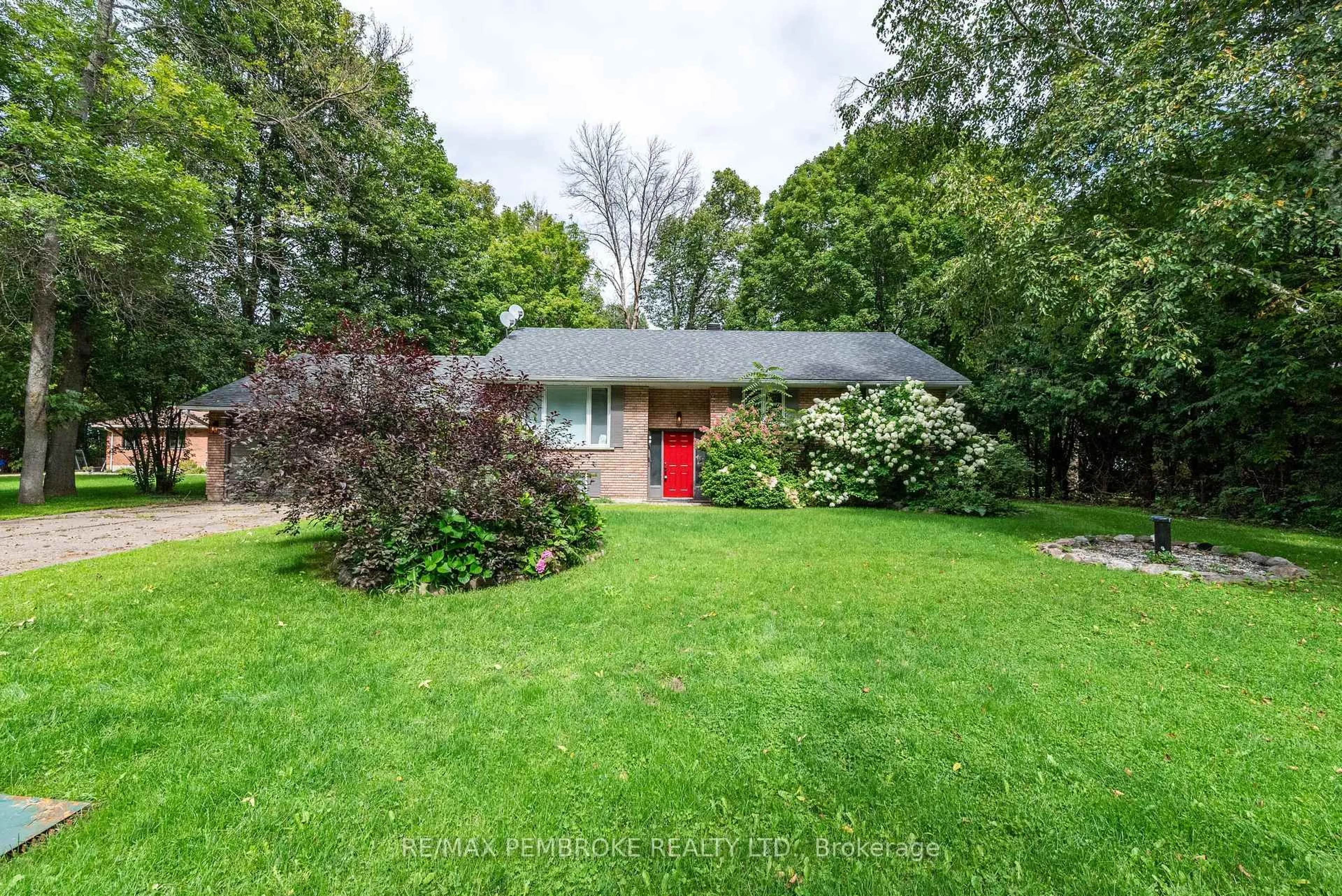 A pic from outside/outdoor area/front of a property/back of a property/a pic from drone, street for 1486 Wilson Rd, Pembroke Ontario K8A 6W4