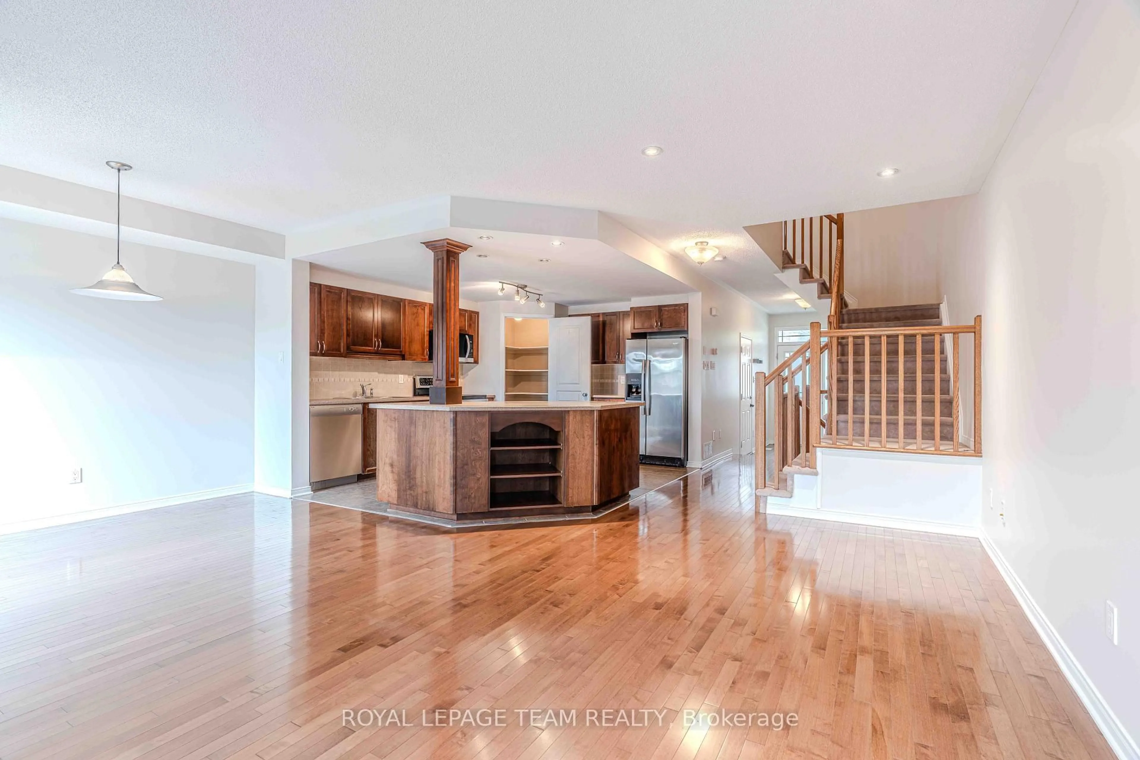 Open concept kitchen, unknown for 506 Pepperville Cres, Ottawa Ontario K2M 0E3