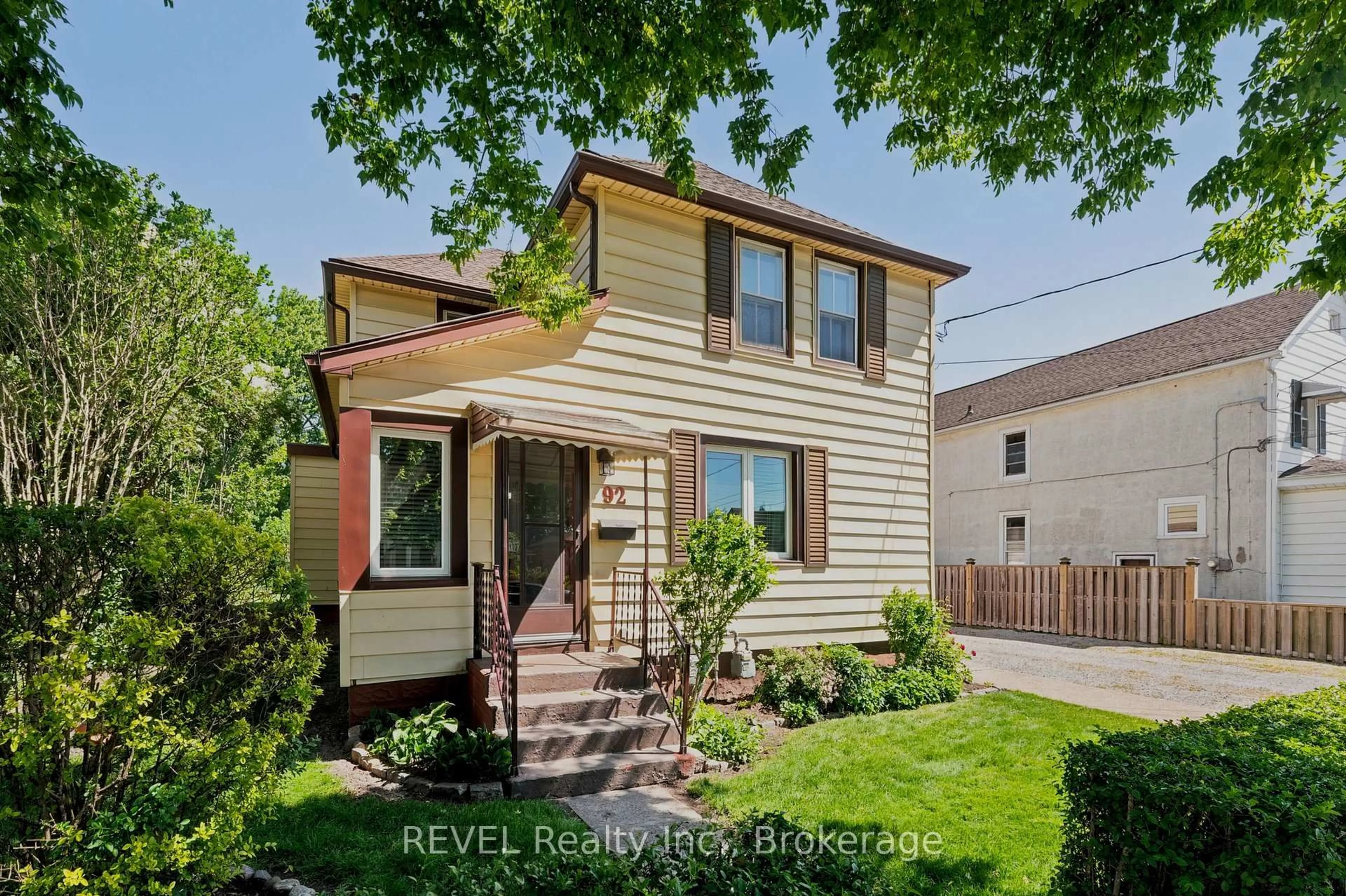 Home with brick exterior material, street for 92 Saint Arnaud St, Port Colborne Ontario L3K 1M1