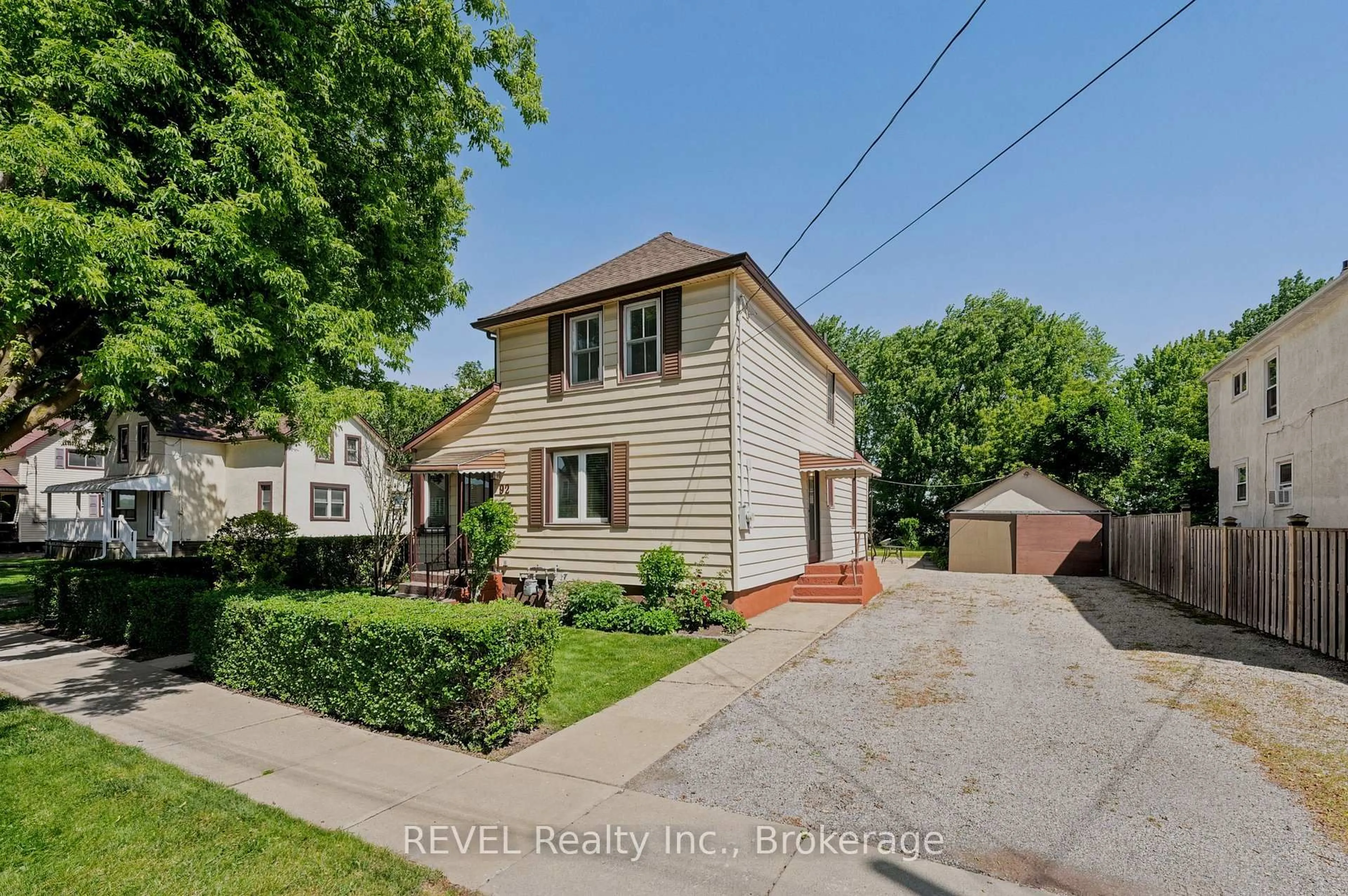 A pic from outside/outdoor area/front of a property/back of a property/a pic from drone, street for 92 Saint Arnaud St, Port Colborne Ontario L3K 1M1
