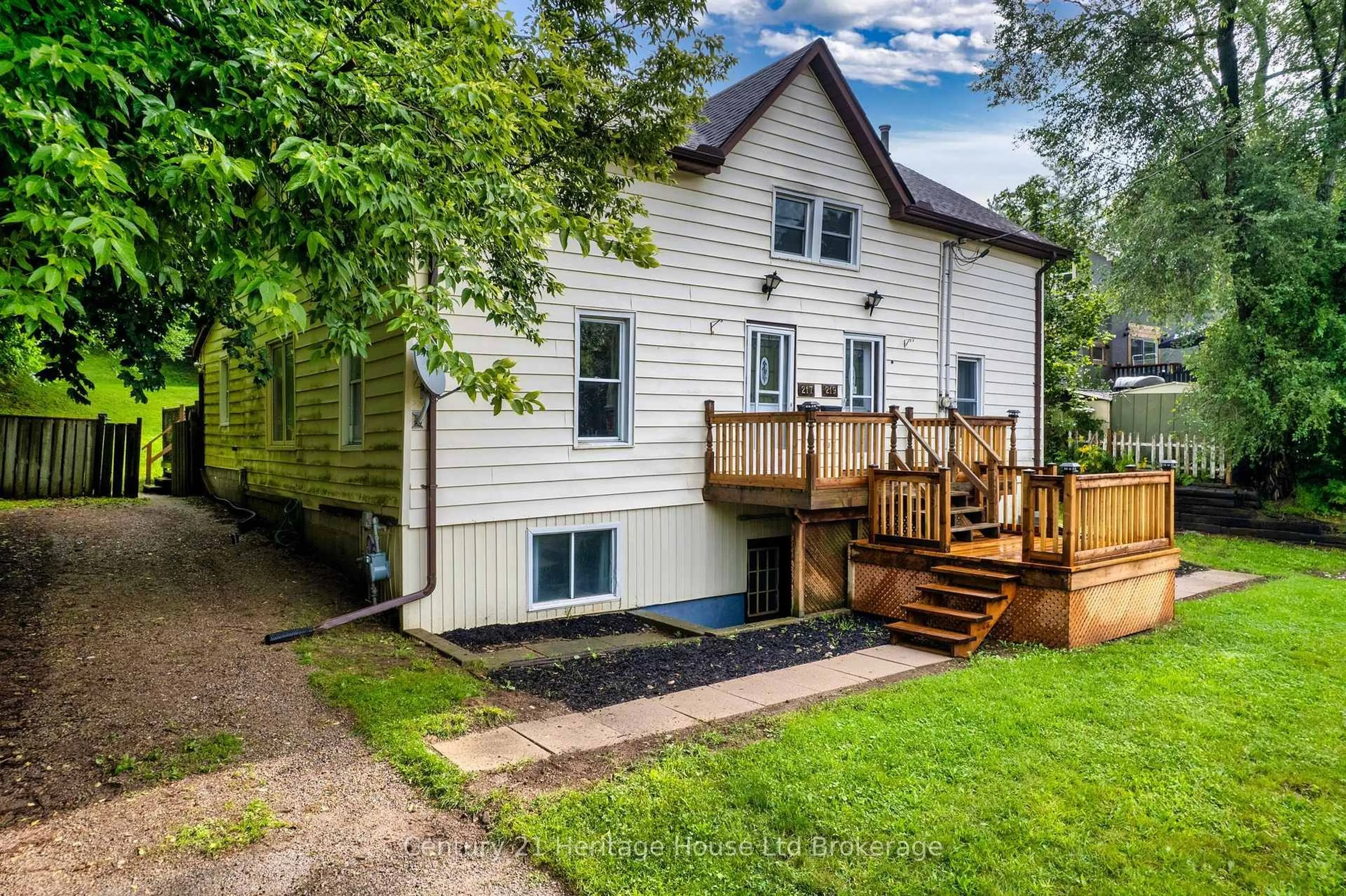 A pic from outside/outdoor area/front of a property/back of a property/a pic from drone, street for 217-219 Merritt St, Ingersoll Ontario N5C 3A4