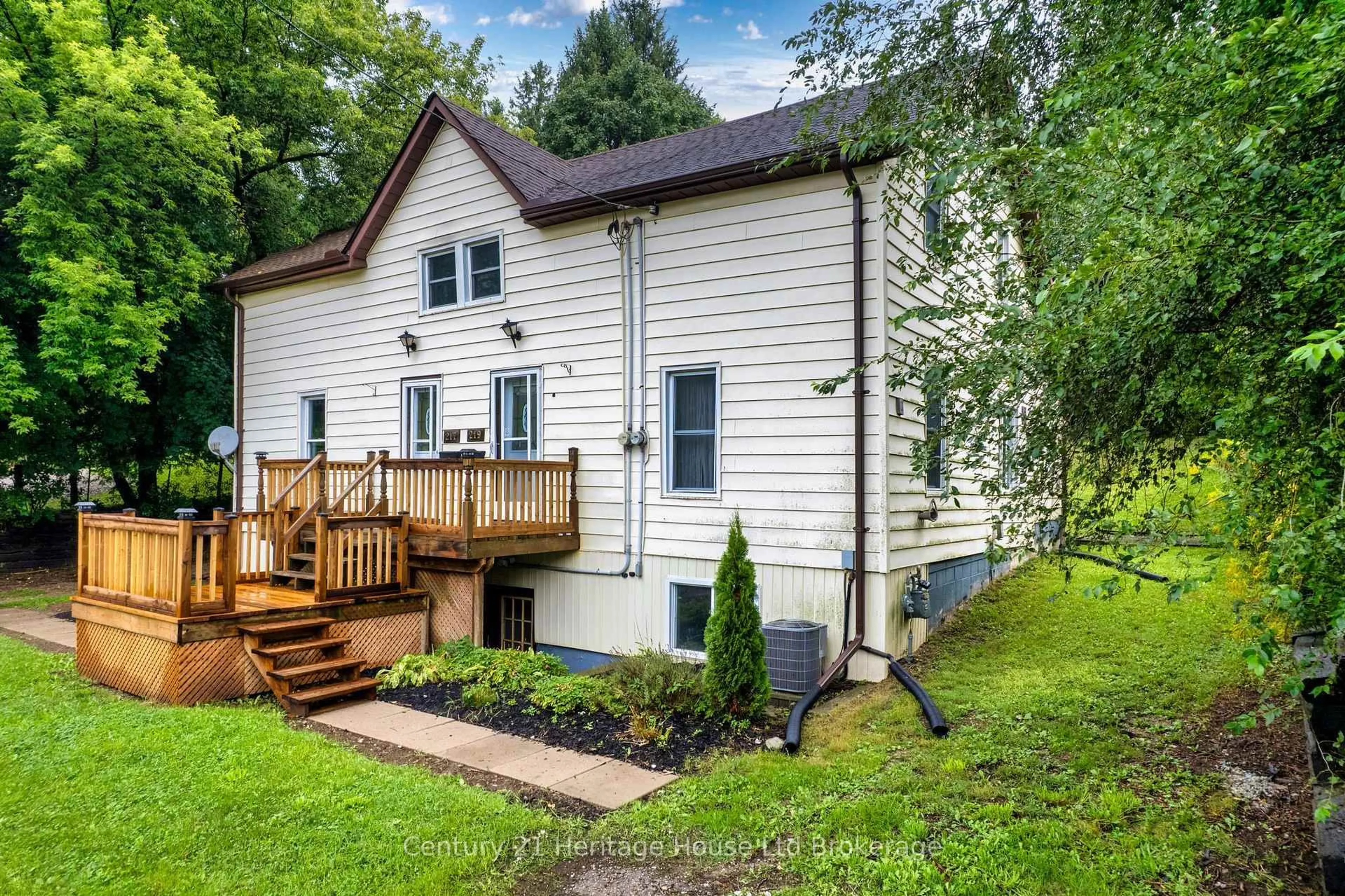 Home with vinyl exterior material, street for 217-219 Merritt St, Ingersoll Ontario N5C 3A4